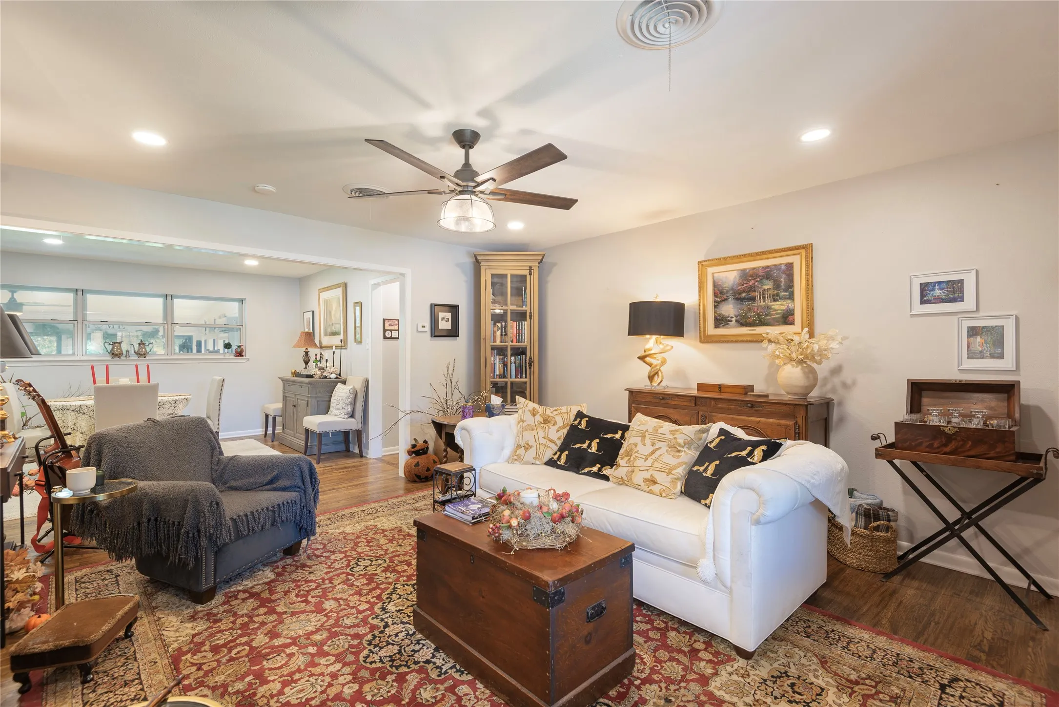 Single Family Residence For Sale in Grayson County , 925 S Andrews Avenue, Sherman, Texas 75090, 3 Bedroom, 2 Bathroom, 2 Garage spaces, 1,730 Sqft, built in 1960, mls#21279774, Real Estate Agent in Sherman, Homes For Sale in Grayson county, Homes For Sale in Sherman, Realtor in Sherman Texas, Real Estate Brokerage Independent Realty Texas, Luminita Cordes Realtor