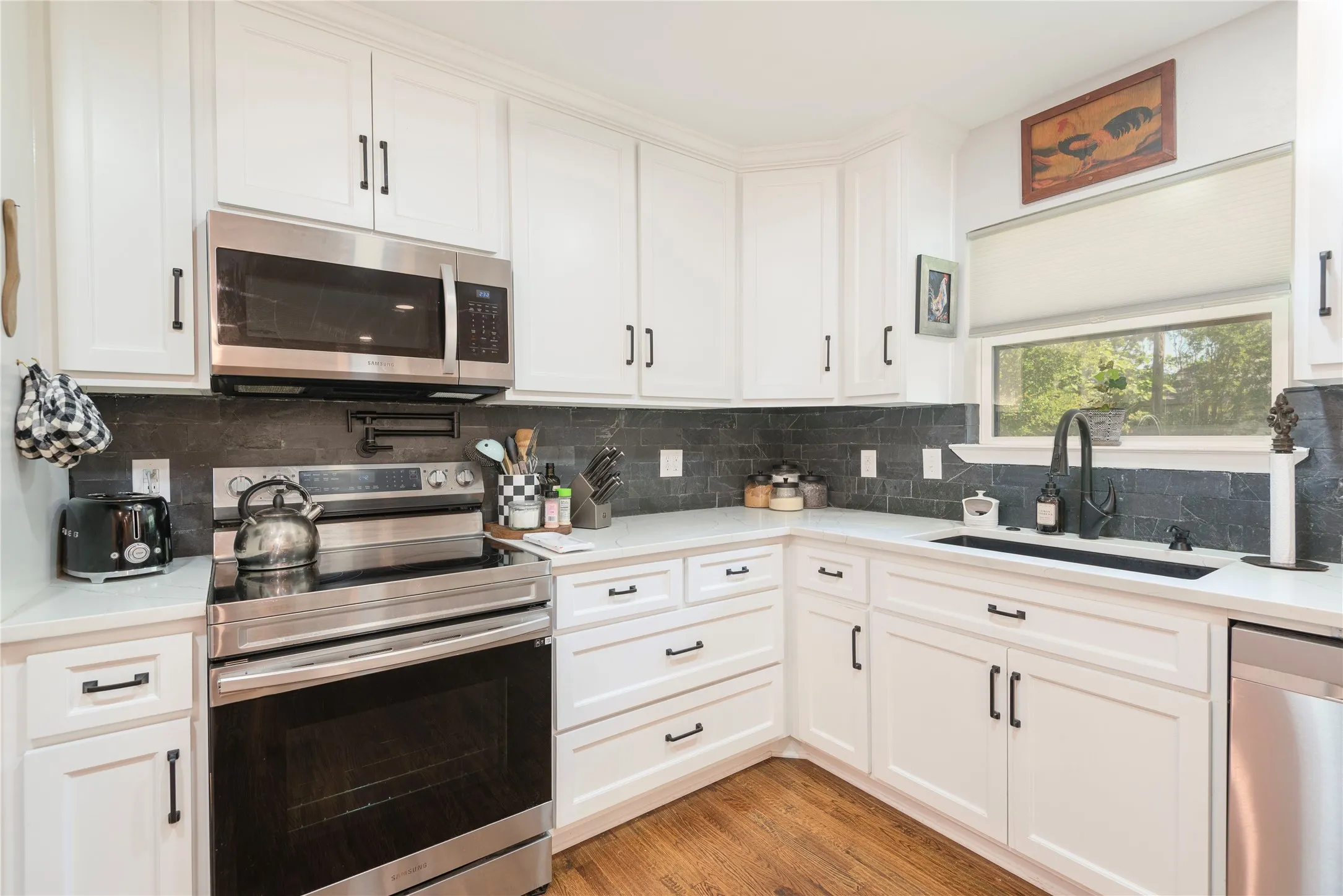 Single Family Residence For Sale in Grayson County , 925 S Andrews Avenue, Sherman, Texas 75090, 3 Bedroom, 2 Bathroom, 2 Garage spaces, 1,730 Sqft, built in 1960, mls#21279774, Real Estate Agent in Sherman, Homes For Sale in Grayson county, Homes For Sale in Sherman, Realtor in Sherman Texas, Real Estate Brokerage Independent Realty Texas, Luminita Cordes Realtor