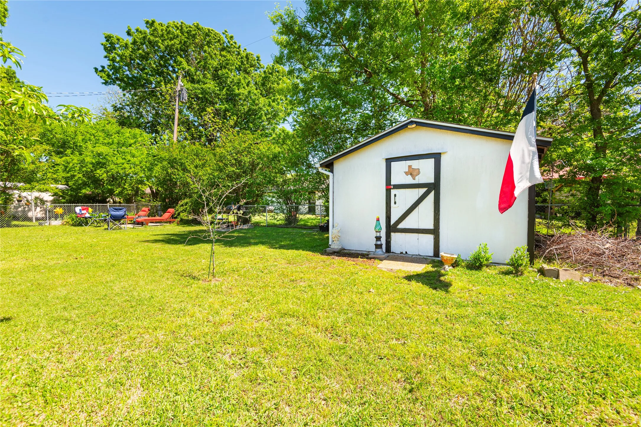 Single Family Residence For Sale in Grayson County , 925 S Andrews Avenue, Sherman, Texas 75090, 3 Bedroom, 2 Bathroom, 2 Garage spaces, 1,730 Sqft, built in 1960, mls#21279774, Real Estate Agent in Sherman, Homes For Sale in Grayson county, Homes For Sale in Sherman, Realtor in Sherman Texas, Real Estate Brokerage Independent Realty Texas, Luminita Cordes Realtor
