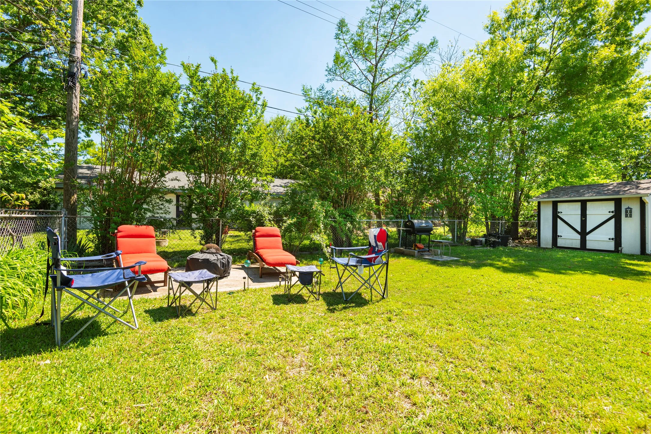 Single Family Residence For Sale in Grayson County , 925 S Andrews Avenue, Sherman, Texas 75090, 3 Bedroom, 2 Bathroom, 2 Garage spaces, 1,730 Sqft, built in 1960, mls#21279774, Real Estate Agent in Sherman, Homes For Sale in Grayson county, Homes For Sale in Sherman, Realtor in Sherman Texas, Real Estate Brokerage Independent Realty Texas, Luminita Cordes Realtor
