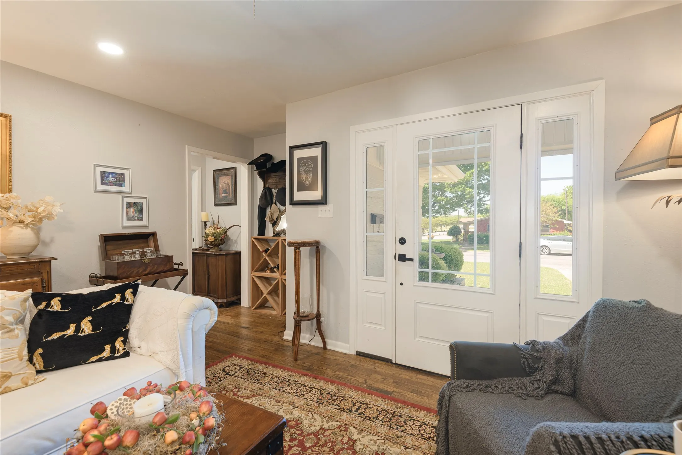 Single Family Residence For Sale in Grayson County , 925 S Andrews Avenue, Sherman, Texas 75090, 3 Bedroom, 2 Bathroom, 2 Garage spaces, 1,730 Sqft, built in 1960, mls#21279774, Real Estate Agent in Sherman, Homes For Sale in Grayson county, Homes For Sale in Sherman, Realtor in Sherman Texas, Real Estate Brokerage Independent Realty Texas, Luminita Cordes Realtor