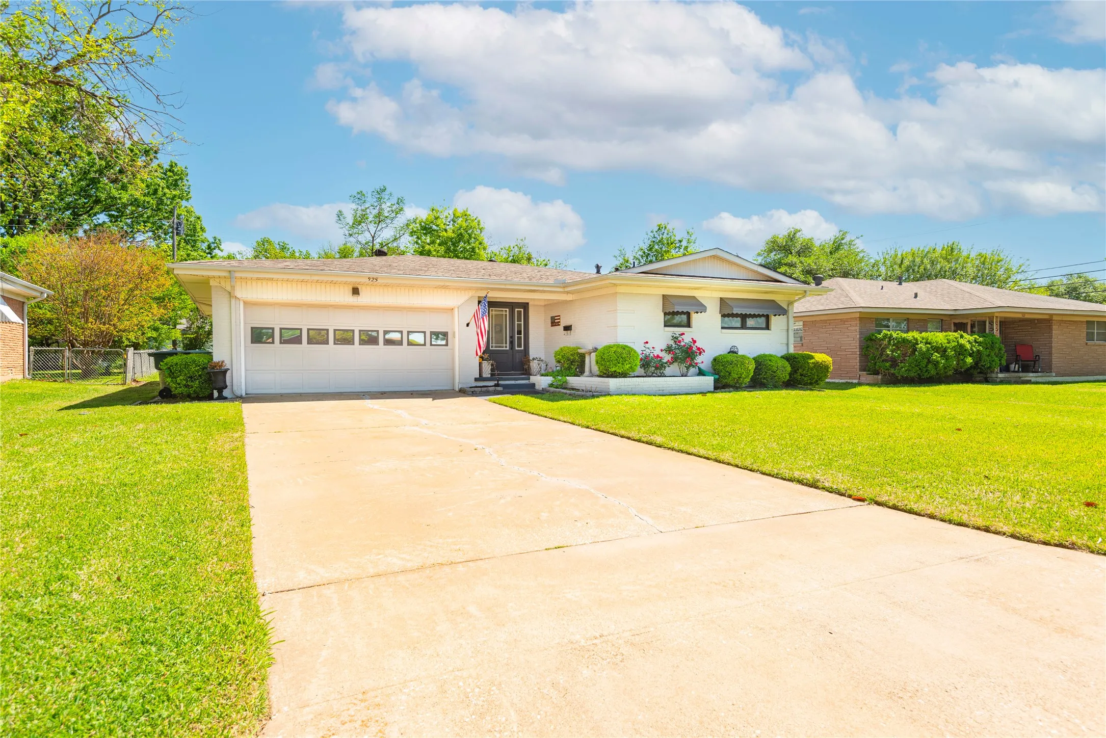 Single Family Residence For Sale in Grayson County , 925 S Andrews Avenue, Sherman, Texas 75090, 3 Bedroom, 2 Bathroom, 2 Garage spaces, 1,730 Sqft, built in 1960, mls#21279774, Real Estate Agent in Sherman, Homes For Sale in Grayson county, Homes For Sale in Sherman, Realtor in Sherman Texas, Real Estate Brokerage Independent Realty Texas, Luminita Cordes Realtor