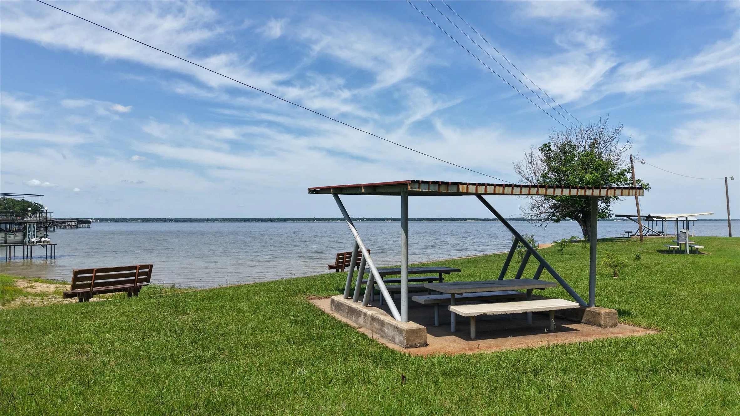 Single Family Residence For Sale in Henderson County , 247 Admiral Drive, Gun Barrel City, Texas 75156, 3 Bedroom, 2 Bathroom, Garage spaces, 1,535 Sqft, built in 1984, mls#21277723, Real Estate Agent in Gun Barrel City, Homes For Sale in Henderson county, Homes For Sale in Gun Barrel City, Realtor in Gun Barrel City Texas, Real Estate Brokerage Independent Realty Texas, Luminita Cordes Realtor