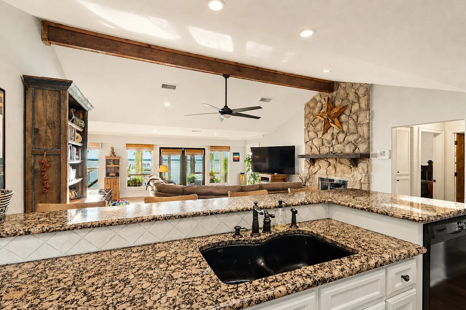 Single Family Residence For Sale in Henderson County , 247 Admiral Drive, Gun Barrel City, Texas 75156, 3 Bedroom, 2 Bathroom, Garage spaces, 1,535 Sqft, built in 1984, mls#21277723, Real Estate Agent in Gun Barrel City, Homes For Sale in Henderson county, Homes For Sale in Gun Barrel City, Realtor in Gun Barrel City Texas, Real Estate Brokerage Independent Realty Texas, Luminita Cordes Realtor