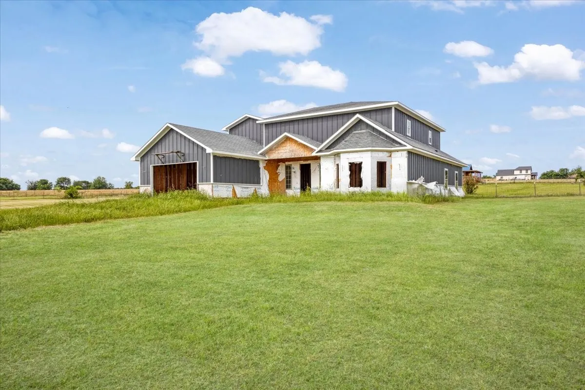 Single Family Residence For Sale in Fannin County , 2463 County Road, Savoy, Texas 75479, 7 Bedroom, 3 Bathroom, 2 Garage spaces, 4,637 Sqft, built in 2021, mls#21279835, Real Estate Agent in Savoy, Homes For Sale in Fannin county, Homes For Sale in Savoy, Realtor in Savoy Texas, Real Estate Brokerage Independent Realty Texas, Luminita Cordes Realtor
