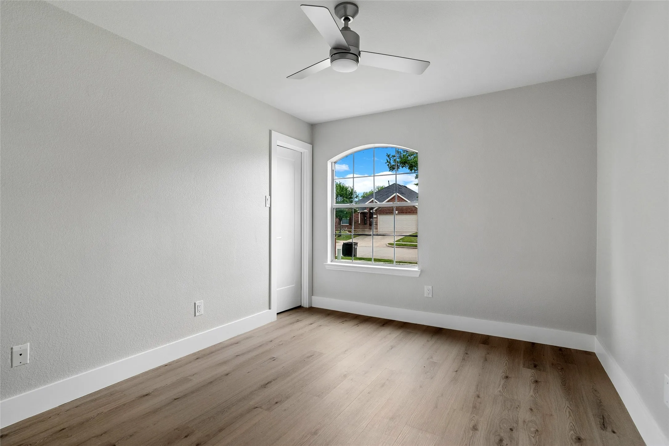 Single Family Residence For Sale in Denton County , 2825 Enchanted Eve Drive, Little Elm, Texas 75068, 4 Bedroom, 2 Bathroom, 2 Garage spaces, 1,980 Sqft, built in 2005, mls#21277638, Real Estate Agent in Little Elm, Homes For Sale in Denton county, Homes For Sale in Little Elm, Realtor in Little Elm Texas, Real Estate Brokerage Independent Realty Texas, Luminita Cordes Realtor