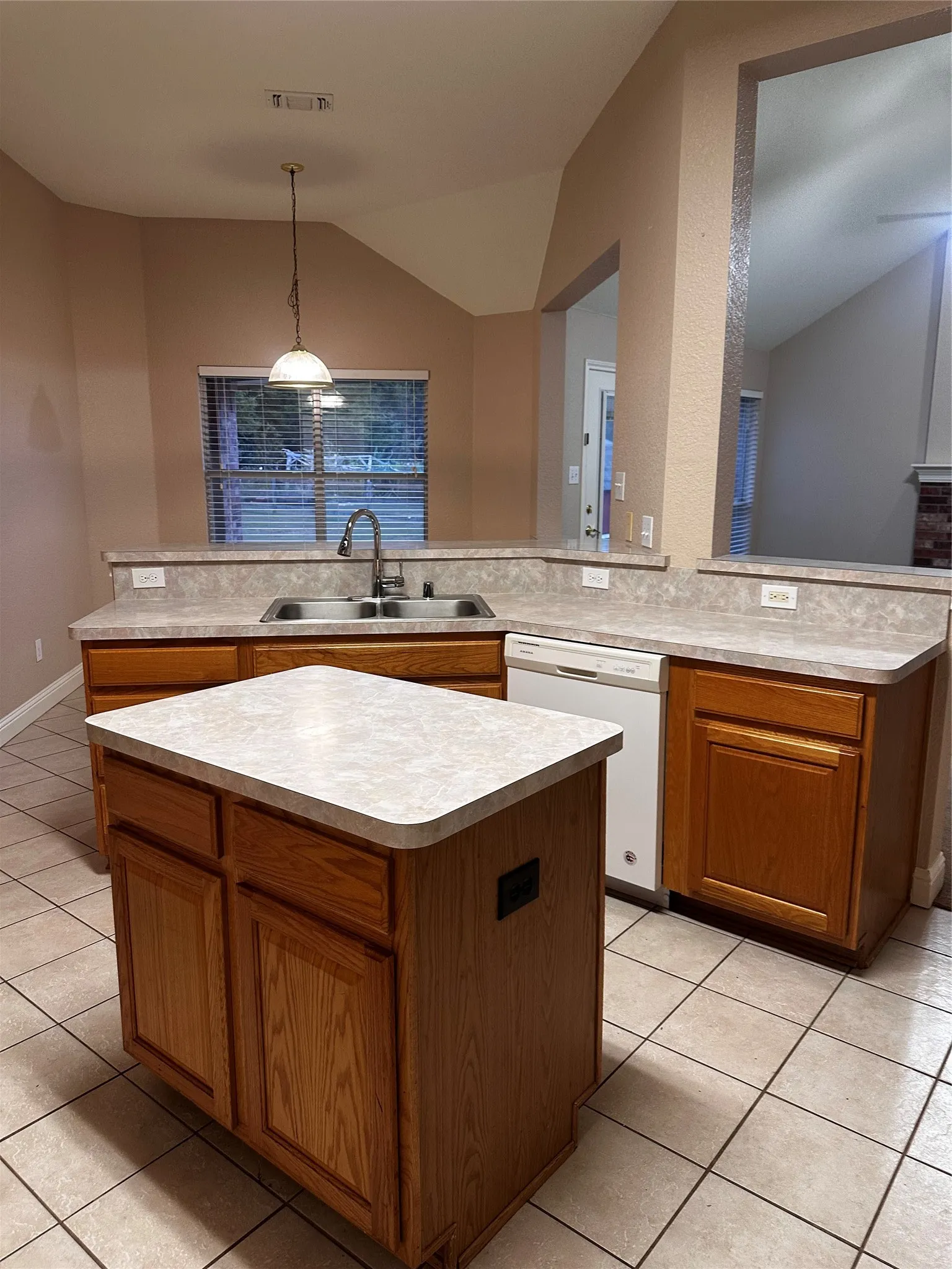 Single Family Residence For Rent in Collin County , 461 San Remo, Princeton, Texas 75407, 3 Bedroom, 2 Bathroom, 2 Garage spaces, 2,084 Sqft, built in 2000, mls#21264784, Real Estate Agent in Princeton, Homes For Rent in Collin county, Homes For Rent in Princeton, Realtor in Princeton Texas, Real Estate Brokerage Independent Realty Texas, Luminita Cordes Realtor