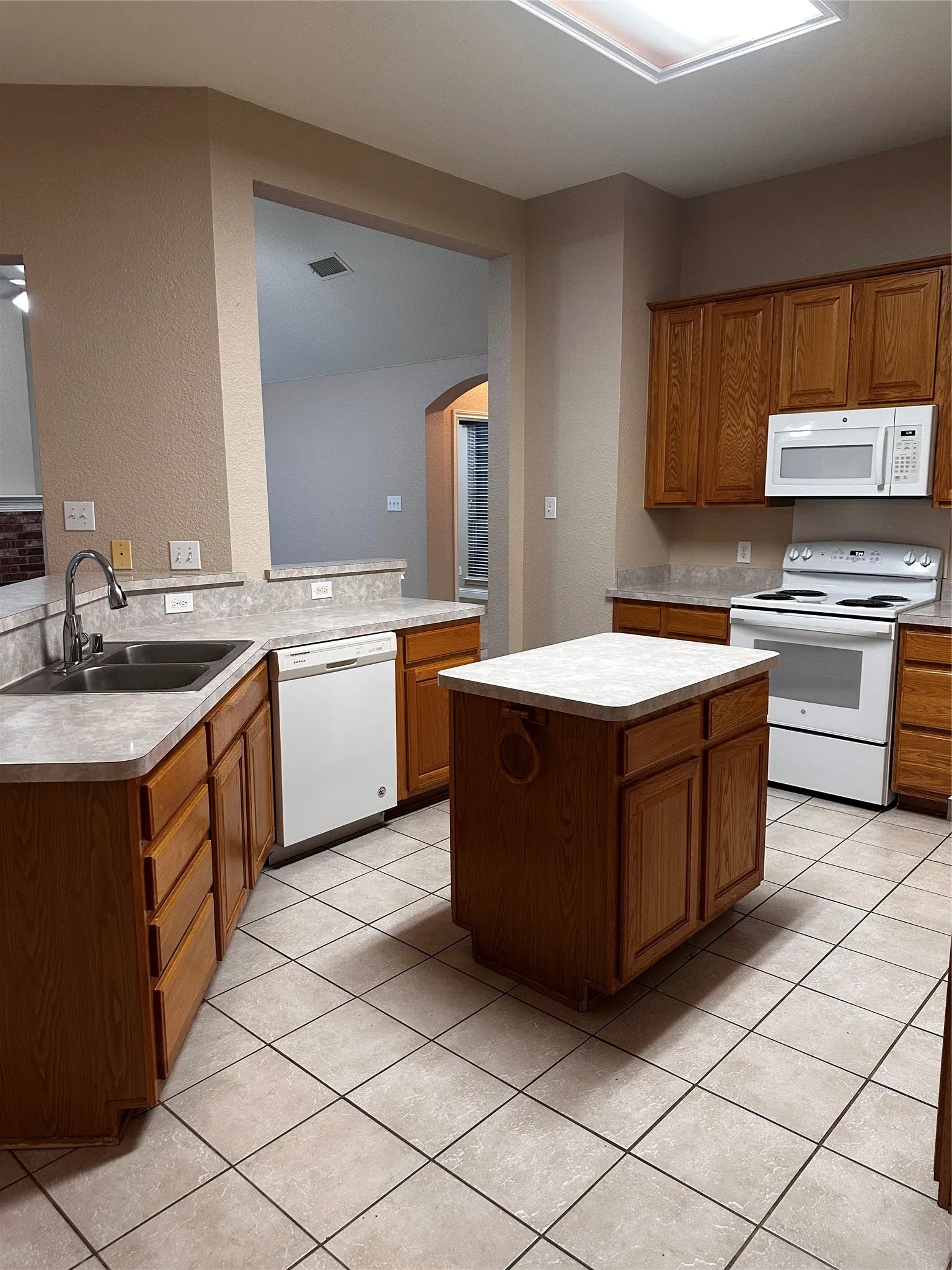 Single Family Residence For Rent in Collin County , 461 San Remo, Princeton, Texas 75407, 3 Bedroom, 2 Bathroom, 2 Garage spaces, 2,084 Sqft, built in 2000, mls#21264784, Real Estate Agent in Princeton, Homes For Rent in Collin county, Homes For Rent in Princeton, Realtor in Princeton Texas, Real Estate Brokerage Independent Realty Texas, Luminita Cordes Realtor