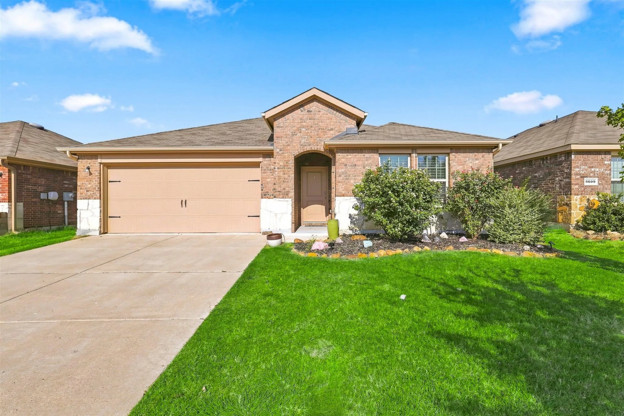 Single Family Residence For Sale in Denton County , 3605 Skelton Street, Denton, Texas 76207, 4 Bedroom, 3 Bathroom, 2 Garage spaces, 2,084 Sqft, built in 2020, mls#21279166, Real Estate Agent in Denton, Homes For Sale in Denton county, Homes For Sale in Denton, Realtor in Denton Texas, Real Estate Brokerage Independent Realty Texas, Luminita Cordes Realtor