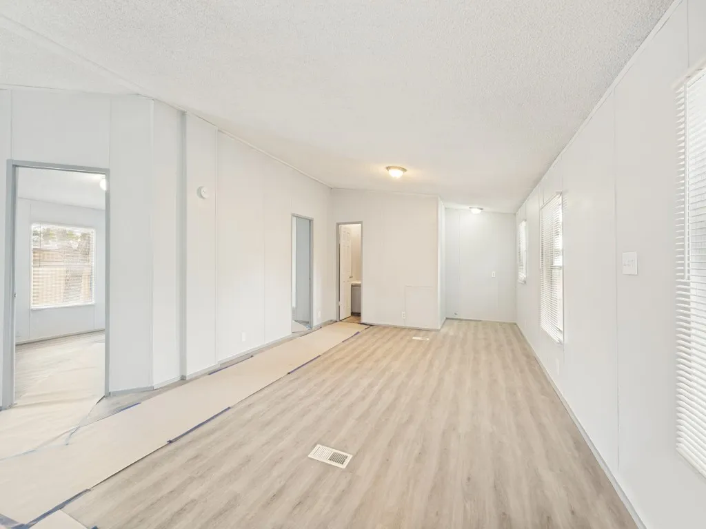 Mobile Home For Rent in Tarrant County , 6205 N Highland Circle, Haltom City, Texas 76117, 3 Bedroom, 2 Bathroom, Garage spaces, 1,456 Sqft, built in 2002, mls#21279916, Real Estate Agent in Haltom City, Homes For Rent in Tarrant county, Homes For Rent in Haltom City, Realtor in Haltom City Texas, Real Estate Brokerage Independent Realty Texas, Luminita Cordes Realtor