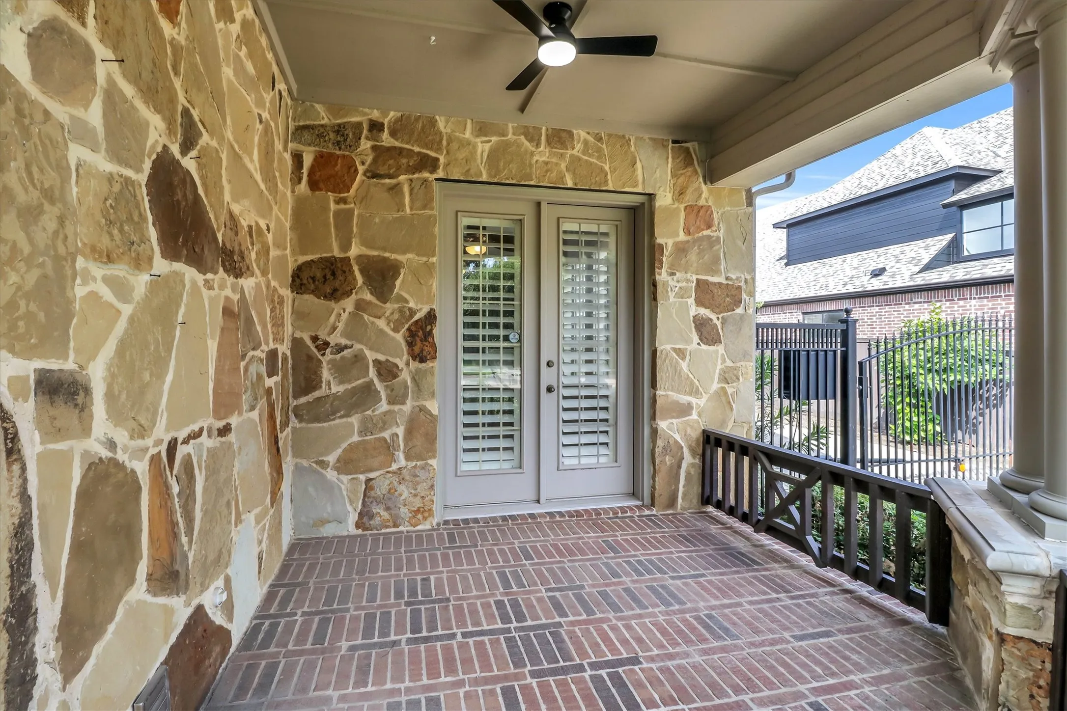 Single Family Residence For Sale in Denton County , 1216 Queen Peggy Lane, Lewisville, Texas 75056, 4 Bedroom, 6 Bathroom, 3 Garage spaces, 4,879 Sqft, built in 2004, mls#21279906, Real Estate Agent in Lewisville, Homes For Sale in Denton county, Homes For Sale in Lewisville, Realtor in Lewisville Texas, Real Estate Brokerage Independent Realty Texas, Luminita Cordes Realtor
