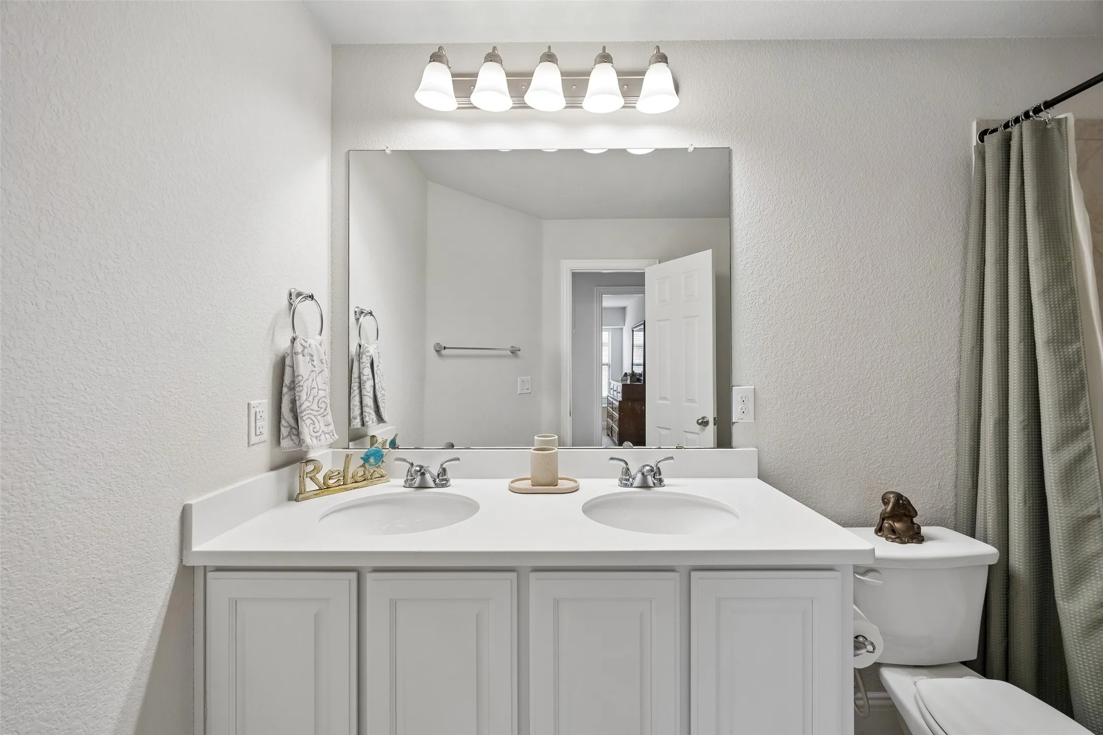Single Family Residence For Sale in Collin County , 3709 Cliffstone Way, Mc Kinney, Texas 75070, 3 Bedroom, 3 Bathroom, 2 Garage spaces, 2,042 Sqft, built in 2017, Price $450,000, mls#21273958, Real Estate Agent in Mc Kinney, Homes For Sale in Collin county, Homes For Sale in Mc Kinney, Realtor in Mc Kinney Texas, Real Estate Brokerage Independent Realty Texas, Luminita Cordes Realtor