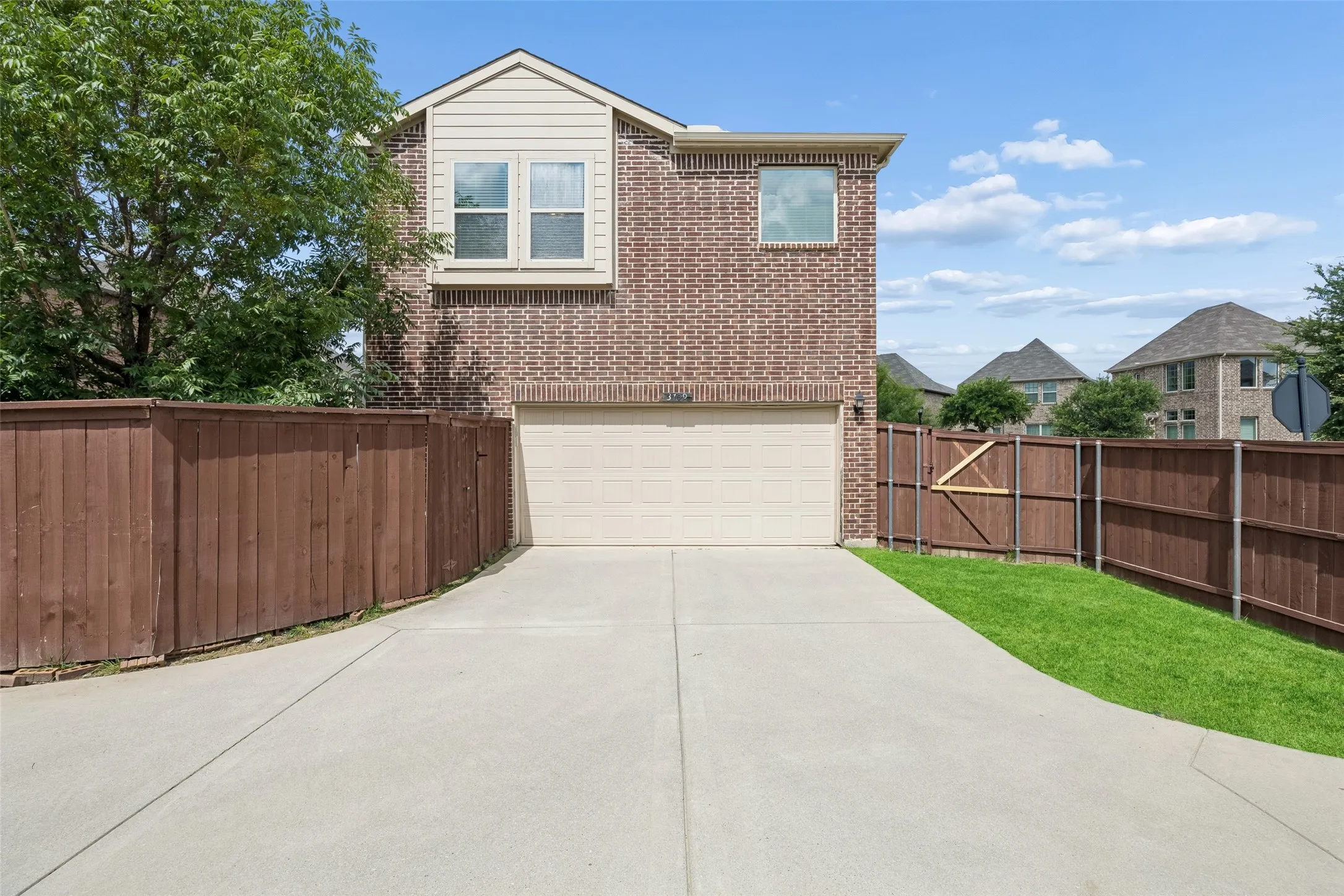 Single Family Residence For Sale in Collin County , 3709 Cliffstone Way, Mc Kinney, Texas 75070, 3 Bedroom, 3 Bathroom, 2 Garage spaces, 2,042 Sqft, built in 2017, Price $450,000, mls#21273958, Real Estate Agent in Mc Kinney, Homes For Sale in Collin county, Homes For Sale in Mc Kinney, Realtor in Mc Kinney Texas, Real Estate Brokerage Independent Realty Texas, Luminita Cordes Realtor