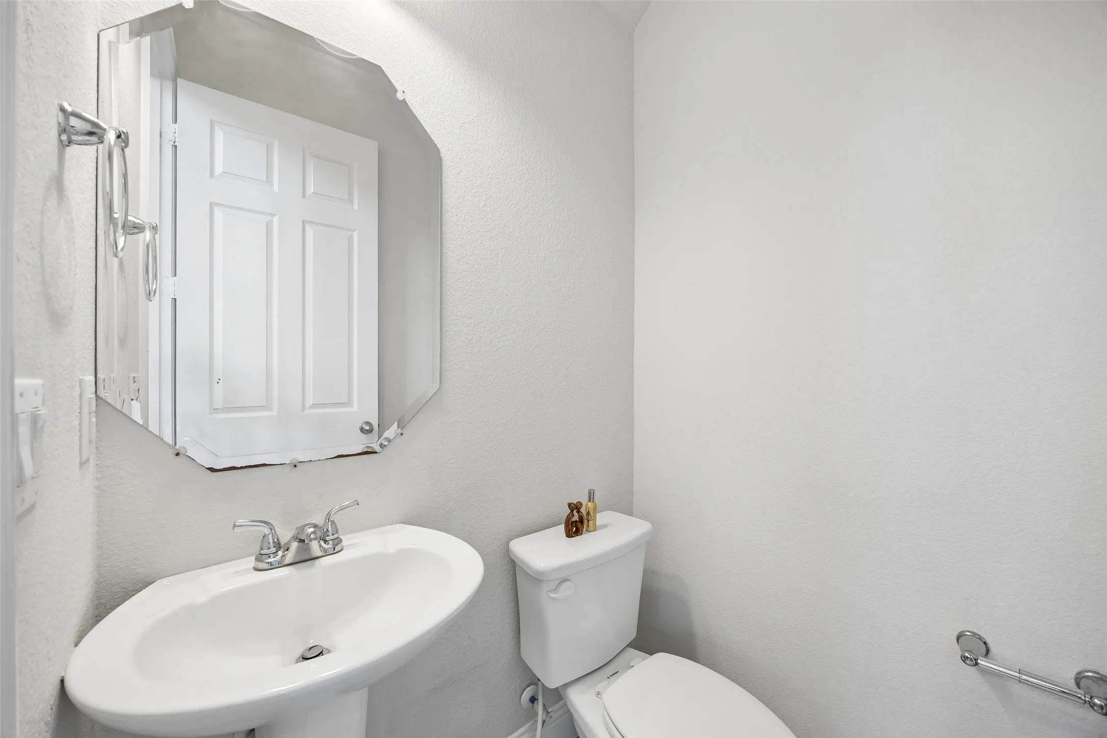 Single Family Residence For Sale in Collin County , 3709 Cliffstone Way, Mc Kinney, Texas 75070, 3 Bedroom, 3 Bathroom, 2 Garage spaces, 2,042 Sqft, built in 2017, Price $450,000, mls#21273958, Real Estate Agent in Mc Kinney, Homes For Sale in Collin county, Homes For Sale in Mc Kinney, Realtor in Mc Kinney Texas, Real Estate Brokerage Independent Realty Texas, Luminita Cordes Realtor