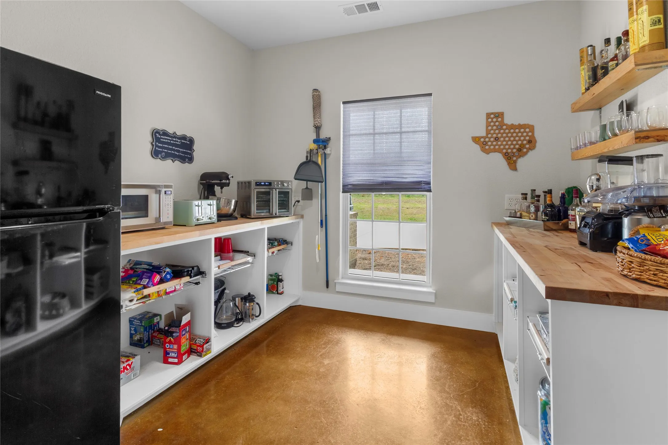 Single Family Residence For Sale in Navarro County , 457 SE County Road 3258, Kerens, Texas 75144, 4 Bedroom, 4 Bathroom, 2 Garage spaces, 3,068 Sqft, built in 2022, mls#21274794, Real Estate Agent in Kerens, Homes For Sale in Navarro county, Homes For Sale in Kerens, Realtor in Kerens Texas, Real Estate Brokerage Independent Realty Texas, Luminita Cordes Realtor