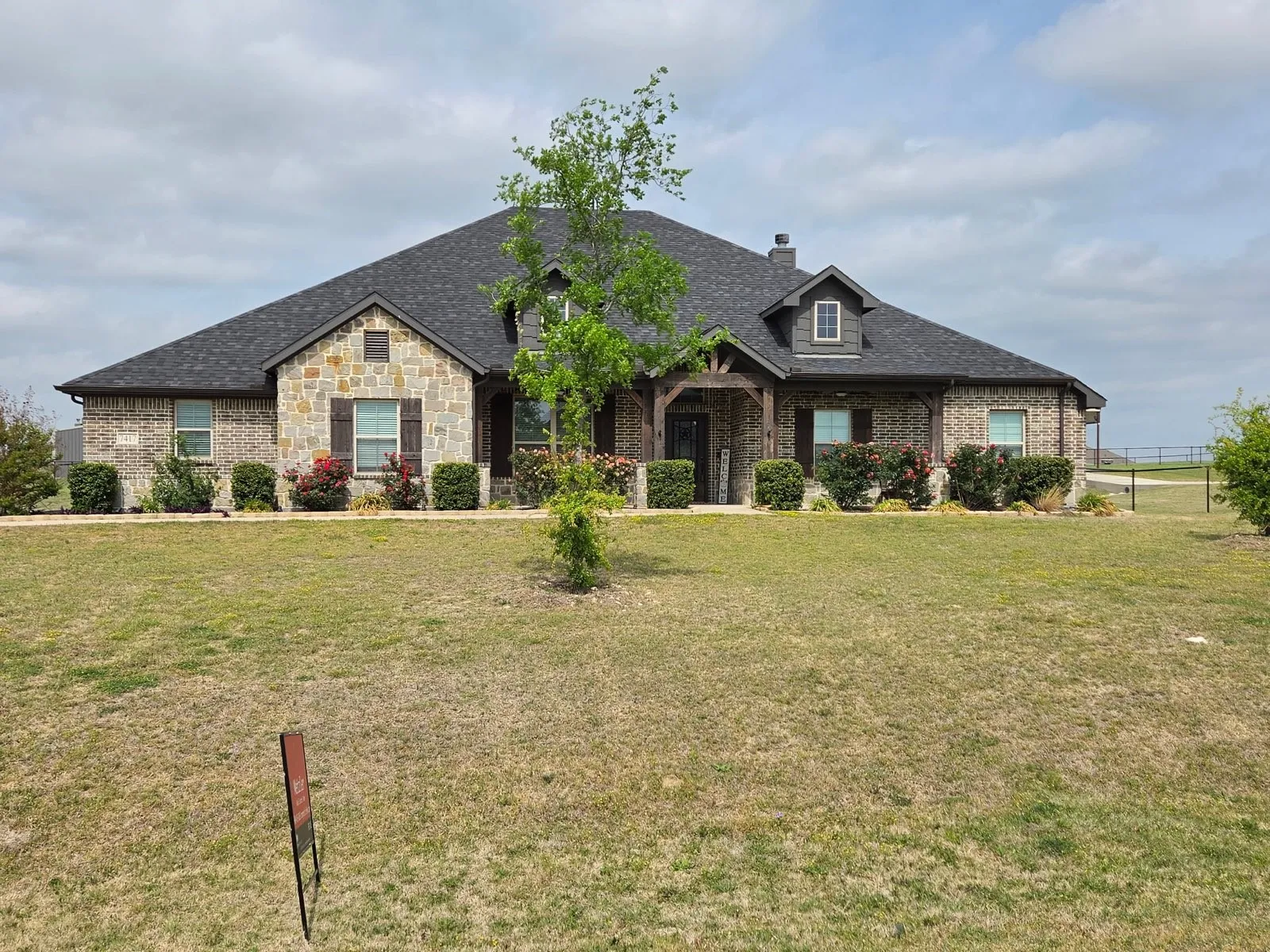 Single Family Residence For Sale in Denton County , 7417 Green Mesa Road, Ponder, Texas 76259, 4 Bedroom, 3 Bathroom, 3 Garage spaces, 2,832 Sqft, built in 2019, mls#21278869, Real Estate Agent in Ponder, Homes For Sale in Denton county, Homes For Sale in Ponder, Realtor in Ponder Texas, Real Estate Brokerage Independent Realty Texas, Luminita Cordes Realtor