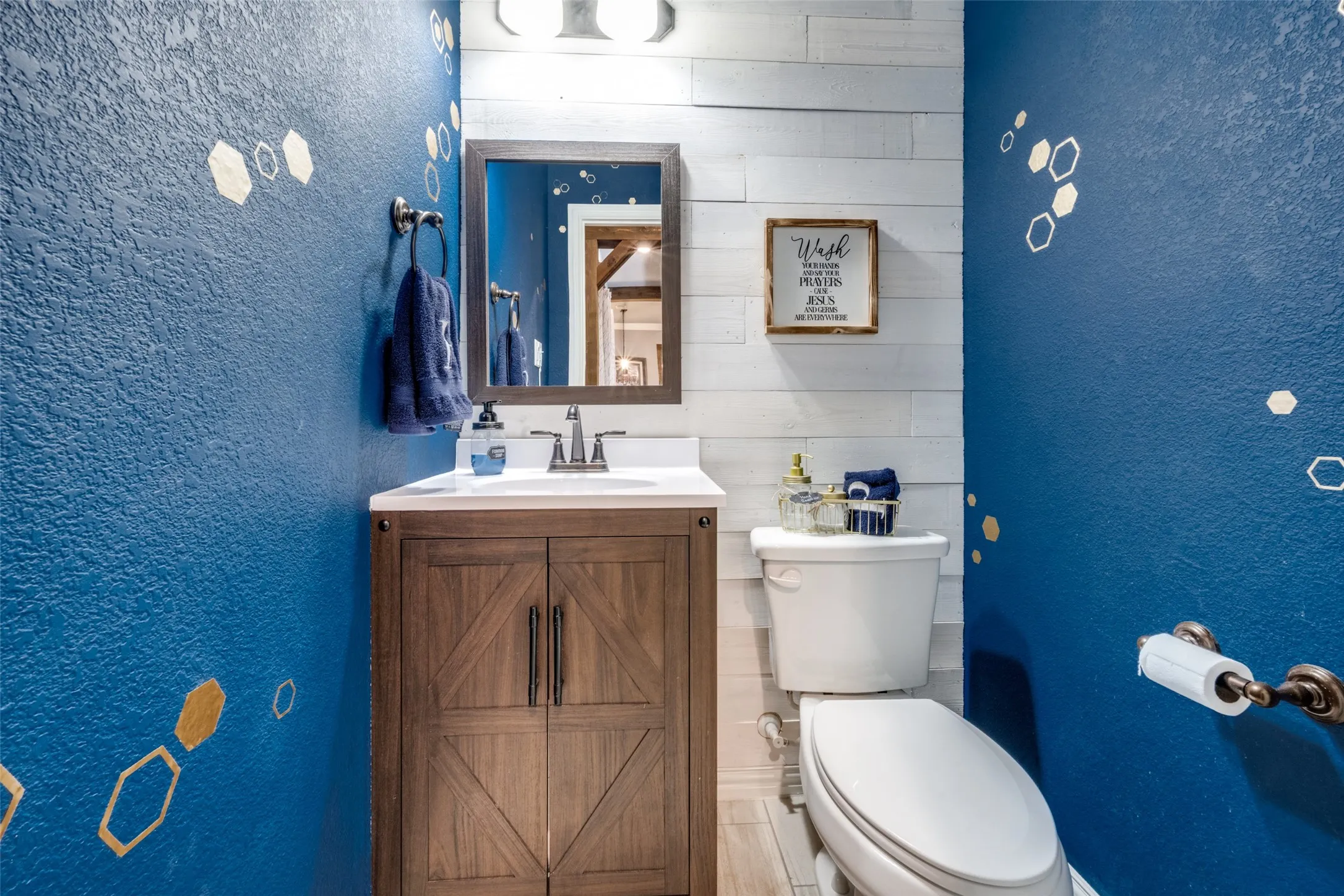 POWDER ROOM~