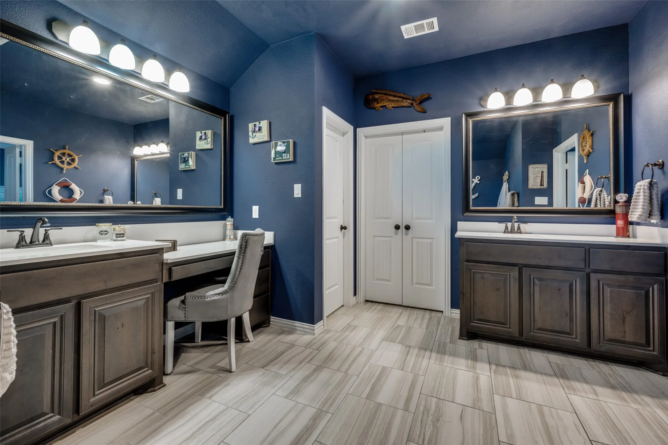 DUAL SINKS & SEPARATE VANITY~