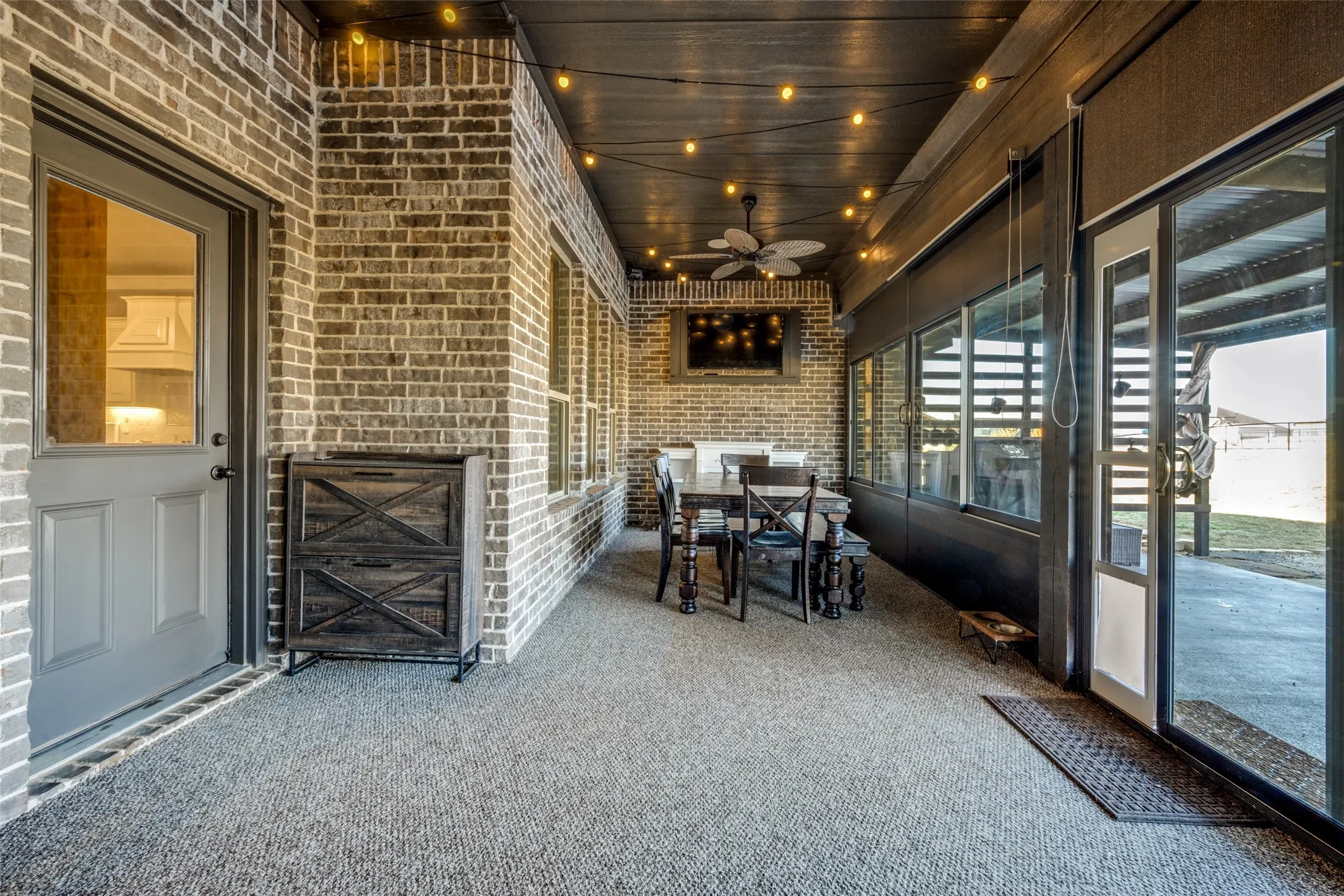 ENCLOSED SUNROOM~EXTENDED LIVING SPACE~