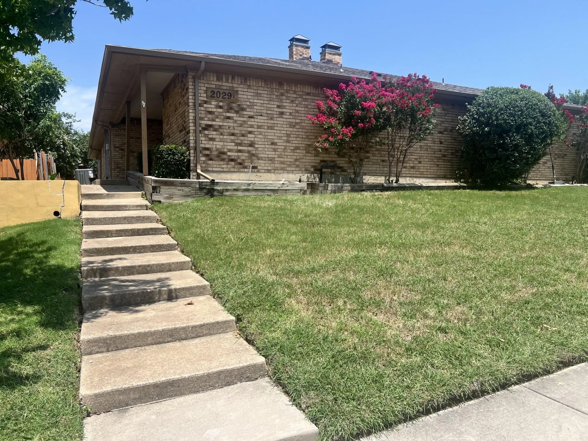 Duplex For Rent in Dallas County , 2029 Springwood Place A, Carrollton, Texas 75006, 3 Bedroom, 2 Bathroom, 2 Garage spaces, 1,598 Sqft, built in 1979, mls#21279931, Real Estate Agent in Carrollton, Homes For Rent in Dallas county, Homes For Rent in Carrollton, Realtor in Carrollton Texas, Real Estate Brokerage Independent Realty Texas, Luminita Cordes Realtor