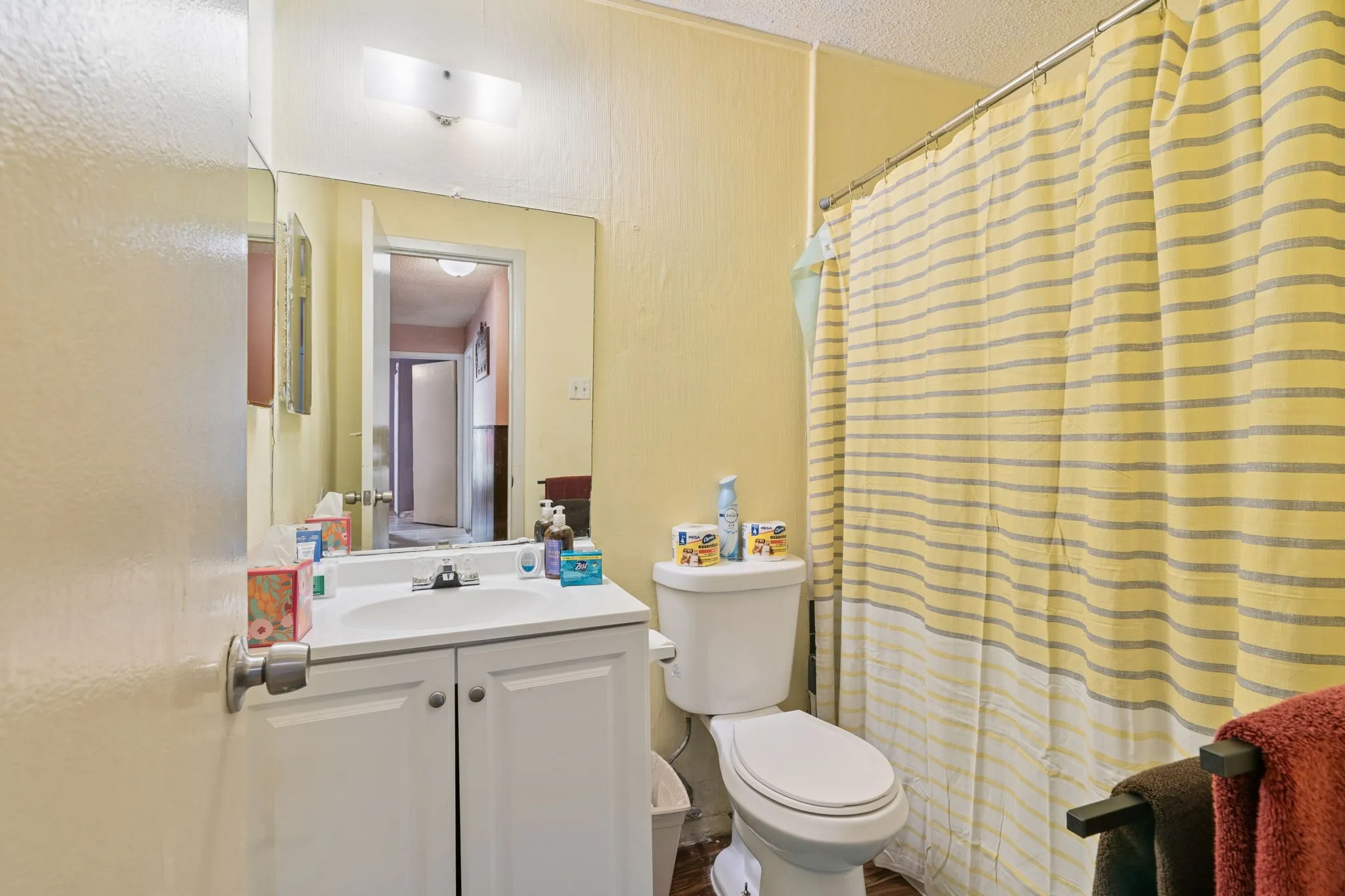 Single Family Residence For Sale in Dallas County , 818 Quebec Drive, Garland, Texas 75040, 3 Bedroom, 2 Bathroom, Garage spaces, 1,231 Sqft, built in 1970, mls#21279388, Real Estate Agent in Garland, Homes For Sale in Dallas county, Homes For Sale in Garland, Realtor in Garland Texas, Real Estate Brokerage Independent Realty Texas, Luminita Cordes Realtor