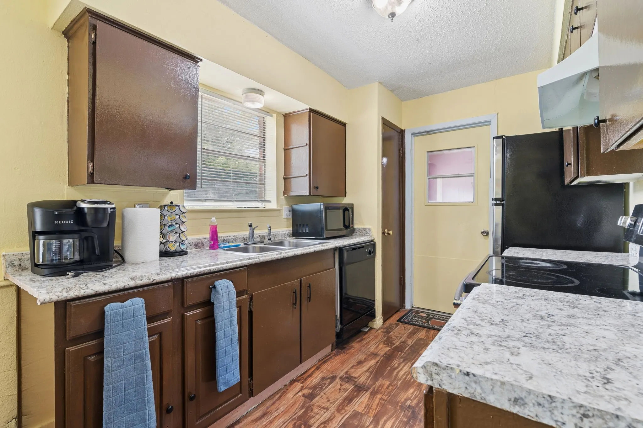 Single Family Residence For Sale in Dallas County , 818 Quebec Drive, Garland, Texas 75040, 3 Bedroom, 2 Bathroom, Garage spaces, 1,231 Sqft, built in 1970, mls#21279388, Real Estate Agent in Garland, Homes For Sale in Dallas county, Homes For Sale in Garland, Realtor in Garland Texas, Real Estate Brokerage Independent Realty Texas, Luminita Cordes Realtor
