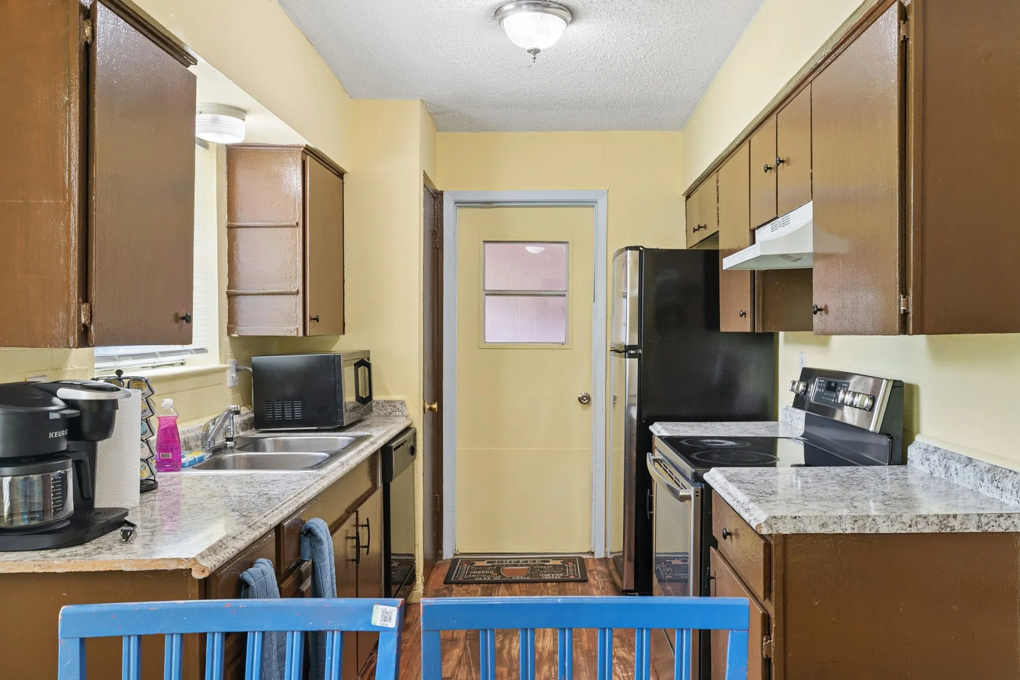 Single Family Residence For Sale in Dallas County , 818 Quebec Drive, Garland, Texas 75040, 3 Bedroom, 2 Bathroom, Garage spaces, 1,231 Sqft, built in 1970, mls#21279388, Real Estate Agent in Garland, Homes For Sale in Dallas county, Homes For Sale in Garland, Realtor in Garland Texas, Real Estate Brokerage Independent Realty Texas, Luminita Cordes Realtor
