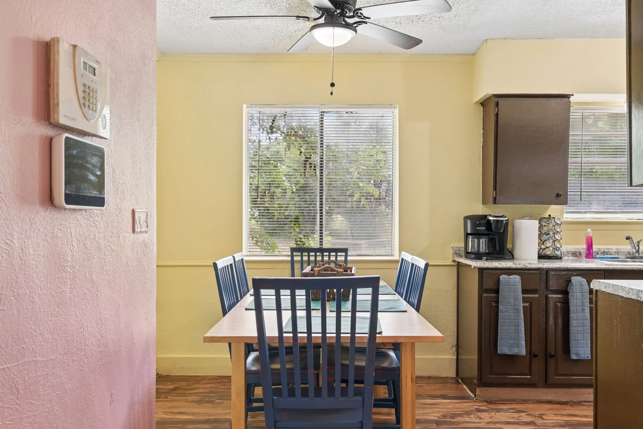 Single Family Residence For Sale in Dallas County , 818 Quebec Drive, Garland, Texas 75040, 3 Bedroom, 2 Bathroom, Garage spaces, 1,231 Sqft, built in 1970, mls#21279388, Real Estate Agent in Garland, Homes For Sale in Dallas county, Homes For Sale in Garland, Realtor in Garland Texas, Real Estate Brokerage Independent Realty Texas, Luminita Cordes Realtor