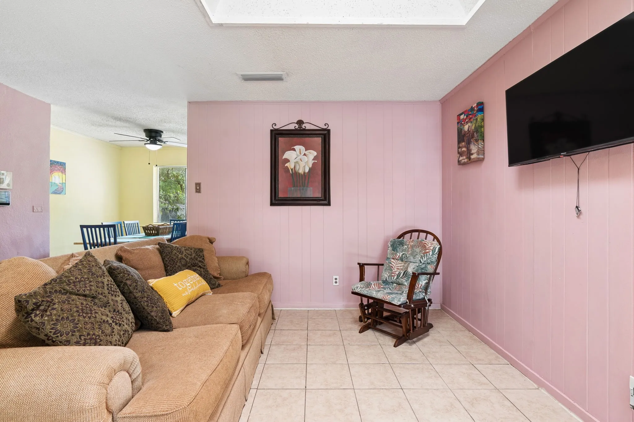 Single Family Residence For Sale in Dallas County , 818 Quebec Drive, Garland, Texas 75040, 3 Bedroom, 2 Bathroom, Garage spaces, 1,231 Sqft, built in 1970, mls#21279388, Real Estate Agent in Garland, Homes For Sale in Dallas county, Homes For Sale in Garland, Realtor in Garland Texas, Real Estate Brokerage Independent Realty Texas, Luminita Cordes Realtor