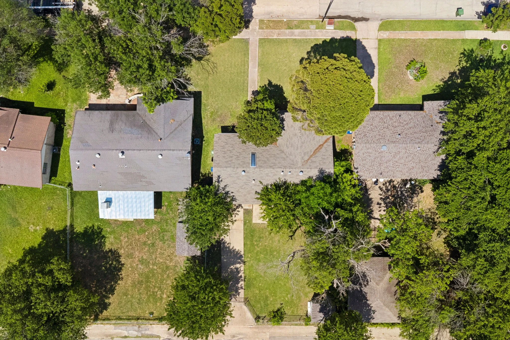 Single Family Residence For Sale in Dallas County , 818 Quebec Drive, Garland, Texas 75040, 3 Bedroom, 2 Bathroom, Garage spaces, 1,231 Sqft, built in 1970, mls#21279388, Real Estate Agent in Garland, Homes For Sale in Dallas county, Homes For Sale in Garland, Realtor in Garland Texas, Real Estate Brokerage Independent Realty Texas, Luminita Cordes Realtor