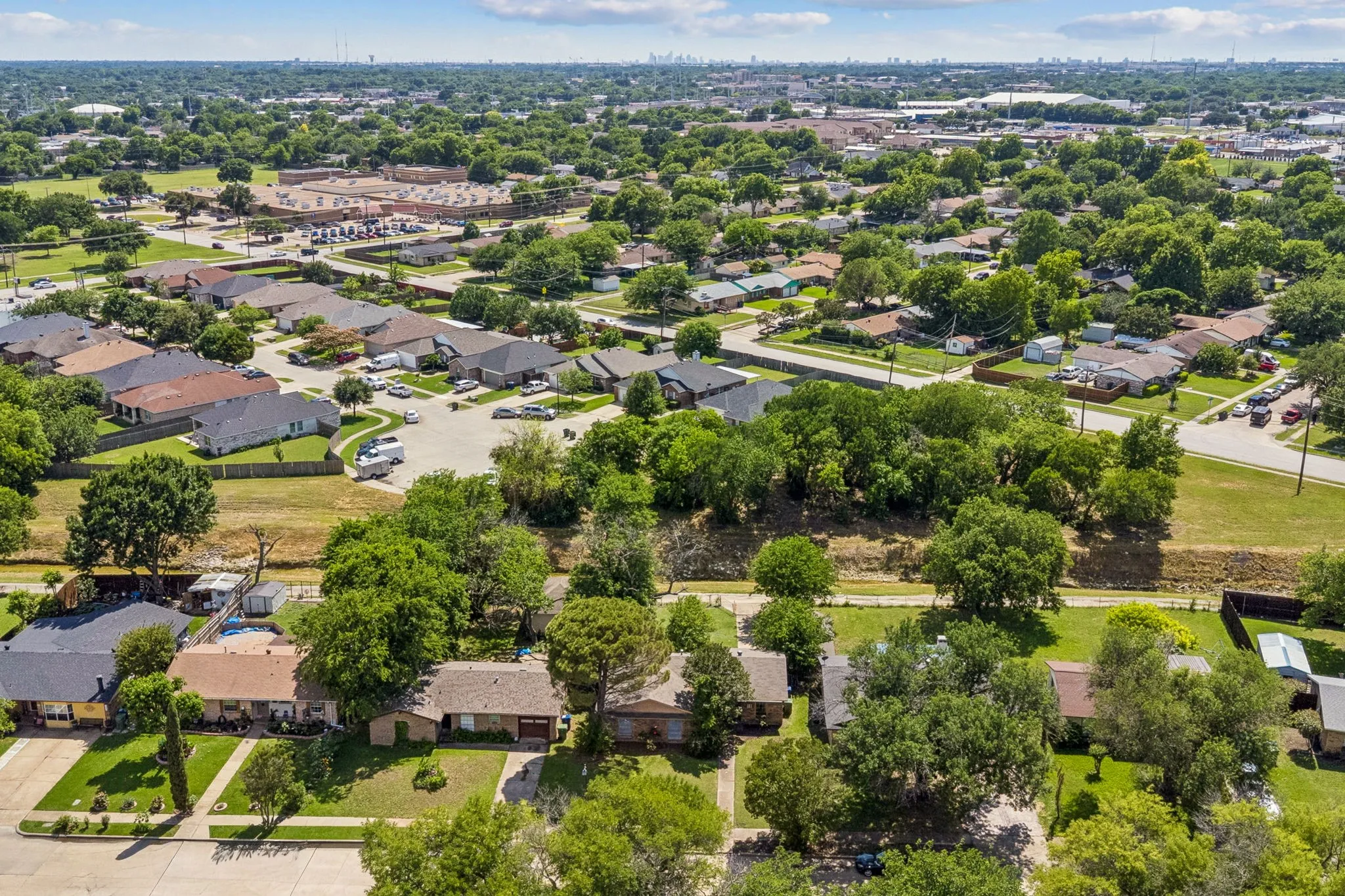 Single Family Residence For Sale in Dallas County , 818 Quebec Drive, Garland, Texas 75040, 3 Bedroom, 2 Bathroom, Garage spaces, 1,231 Sqft, built in 1970, mls#21279388, Real Estate Agent in Garland, Homes For Sale in Dallas county, Homes For Sale in Garland, Realtor in Garland Texas, Real Estate Brokerage Independent Realty Texas, Luminita Cordes Realtor