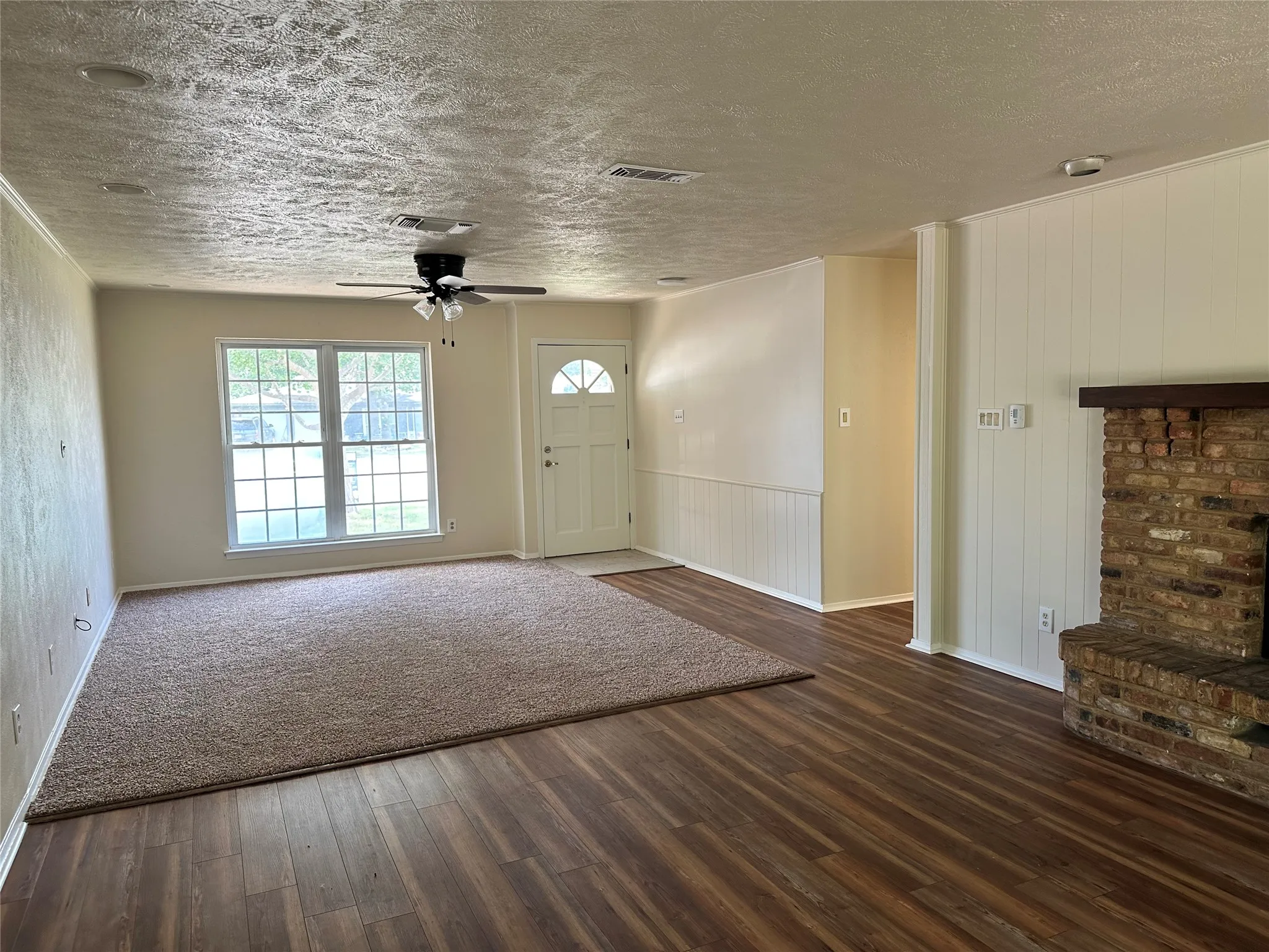 Single Family Residence For Sale in Tarrant County , 2108 Lejuan Court, Arlington, Texas 76010, 3 Bedroom, 2 Bathroom, 2 Garage spaces, 1,408 Sqft, built in 1967, mls#21271938, Real Estate Agent in Arlington, Homes For Sale in Tarrant county, Homes For Sale in Arlington, Realtor in Arlington Texas, Real Estate Brokerage Independent Realty Texas, Luminita Cordes Realtor