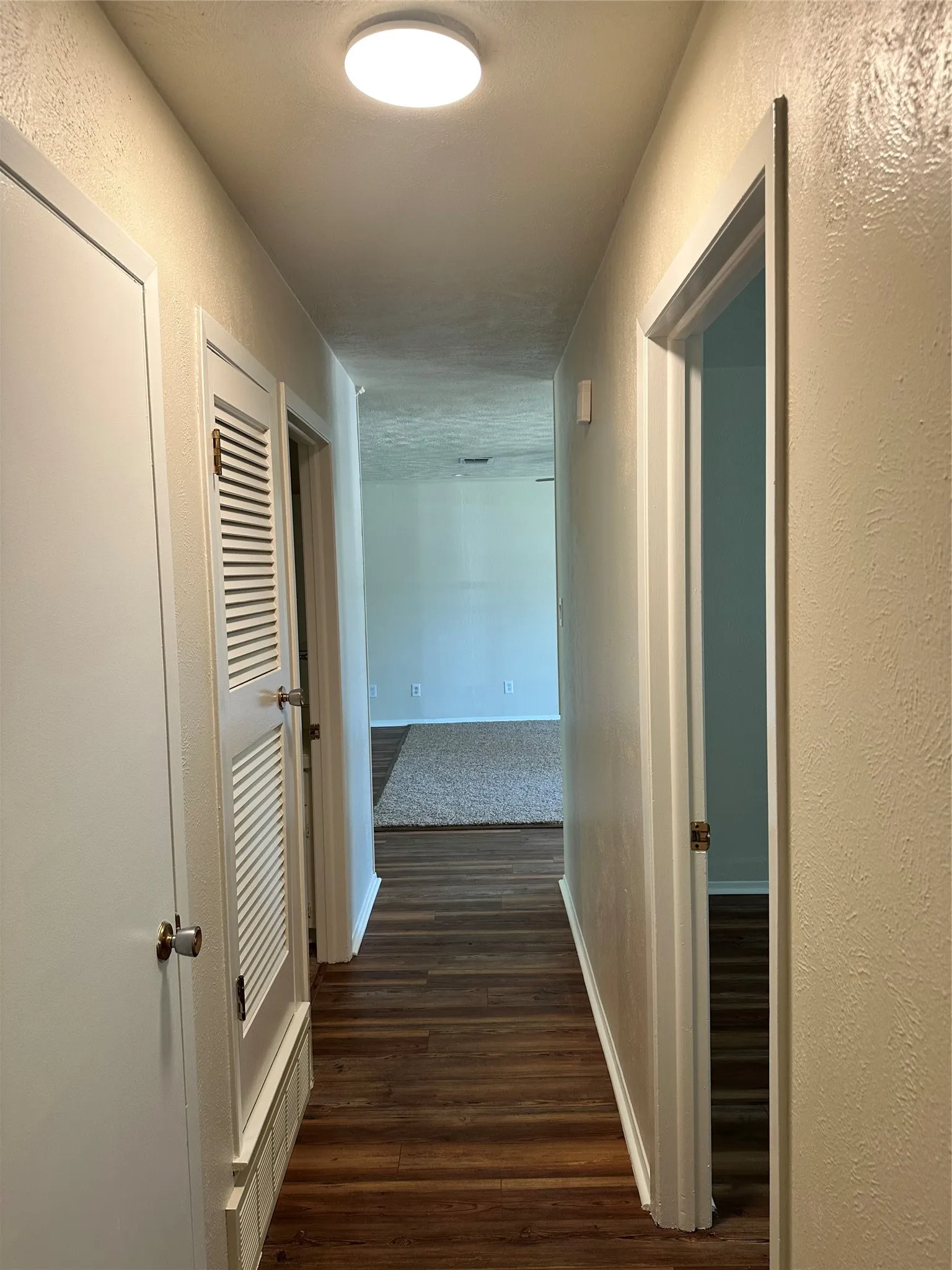 Single Family Residence For Sale in Tarrant County , 2108 Lejuan Court, Arlington, Texas 76010, 3 Bedroom, 2 Bathroom, 2 Garage spaces, 1,408 Sqft, built in 1967, mls#21271938, Real Estate Agent in Arlington, Homes For Sale in Tarrant county, Homes For Sale in Arlington, Realtor in Arlington Texas, Real Estate Brokerage Independent Realty Texas, Luminita Cordes Realtor