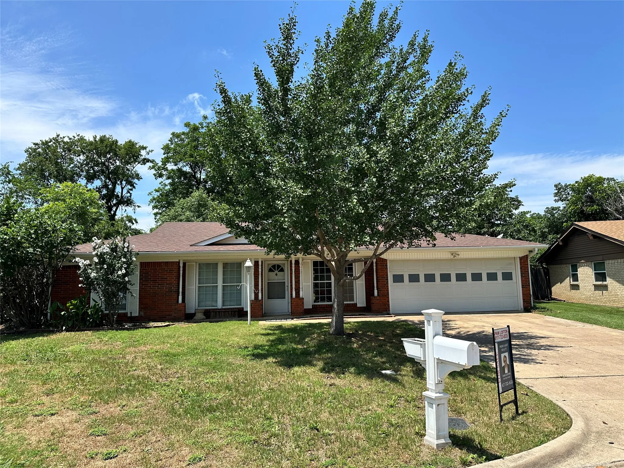 Single Family Residence For Sale in Tarrant County , 2108 Lejuan Court, Arlington, Texas 76010, 3 Bedroom, 2 Bathroom, 2 Garage spaces, 1,408 Sqft, built in 1967, mls#21271938, Real Estate Agent in Arlington, Homes For Sale in Tarrant county, Homes For Sale in Arlington, Realtor in Arlington Texas, Real Estate Brokerage Independent Realty Texas, Luminita Cordes Realtor