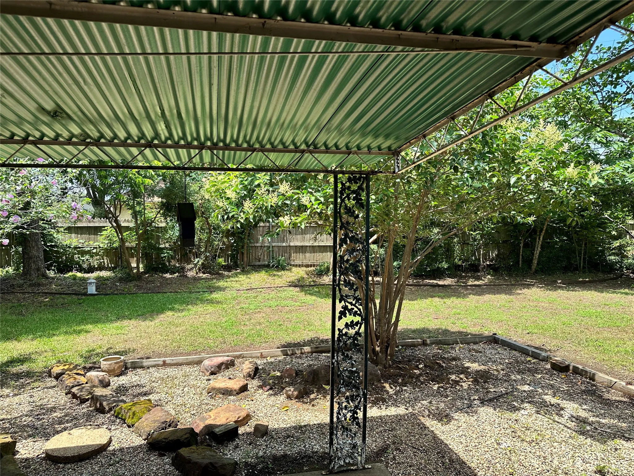 Single Family Residence For Sale in Tarrant County , 2108 Lejuan Court, Arlington, Texas 76010, 3 Bedroom, 2 Bathroom, 2 Garage spaces, 1,408 Sqft, built in 1967, mls#21271938, Real Estate Agent in Arlington, Homes For Sale in Tarrant county, Homes For Sale in Arlington, Realtor in Arlington Texas, Real Estate Brokerage Independent Realty Texas, Luminita Cordes Realtor