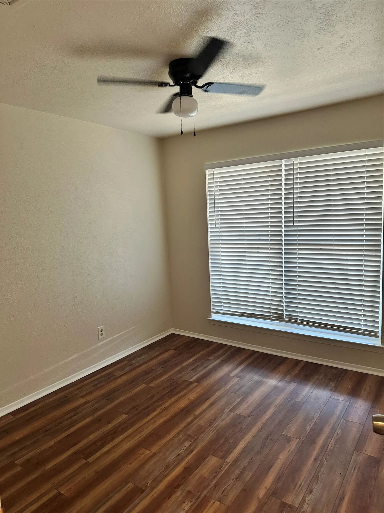 Single Family Residence For Sale in Tarrant County , 2108 Lejuan Court, Arlington, Texas 76010, 3 Bedroom, 2 Bathroom, 2 Garage spaces, 1,408 Sqft, built in 1967, mls#21271938, Real Estate Agent in Arlington, Homes For Sale in Tarrant county, Homes For Sale in Arlington, Realtor in Arlington Texas, Real Estate Brokerage Independent Realty Texas, Luminita Cordes Realtor