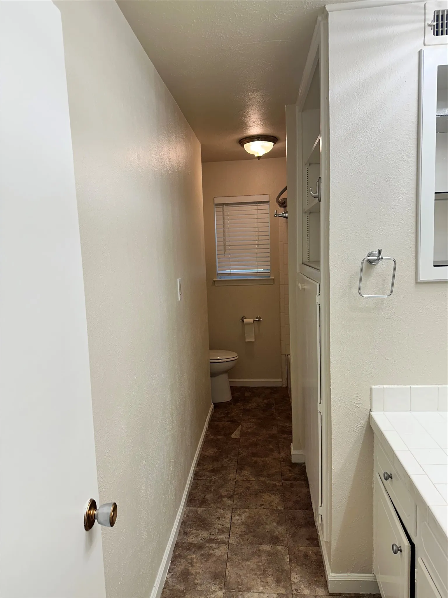 Single Family Residence For Sale in Tarrant County , 2108 Lejuan Court, Arlington, Texas 76010, 3 Bedroom, 2 Bathroom, 2 Garage spaces, 1,408 Sqft, built in 1967, mls#21271938, Real Estate Agent in Arlington, Homes For Sale in Tarrant county, Homes For Sale in Arlington, Realtor in Arlington Texas, Real Estate Brokerage Independent Realty Texas, Luminita Cordes Realtor
