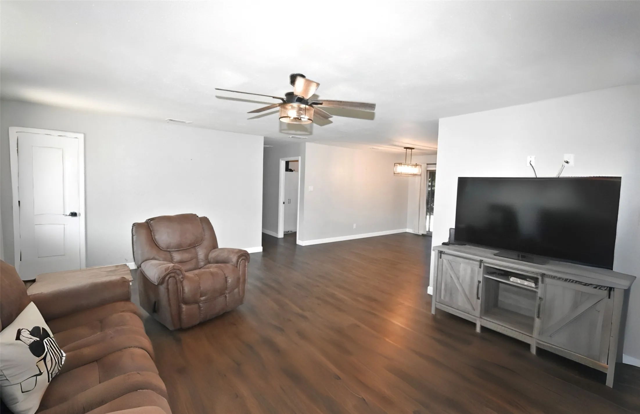 Farm For Sale in Wood County , 258 County Road 3199, Winnsboro, Texas 75494, 3 Bedroom, 2 Bathroom, Garage spaces, 1,705 Sqft, built in 1985, mls#21274048, Real Estate Agent in Winnsboro, Homes For Sale in Wood county, Homes For Sale in Winnsboro, Realtor in Winnsboro Texas, Real Estate Brokerage Independent Realty Texas, Luminita Cordes Realtor