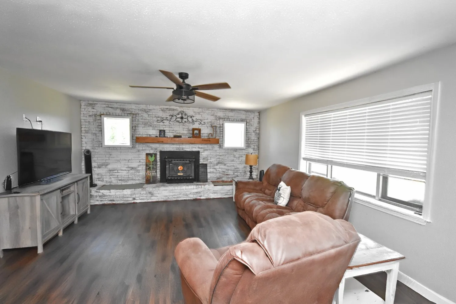 Farm For Sale in Wood County , 258 County Road 3199, Winnsboro, Texas 75494, 3 Bedroom, 2 Bathroom, Garage spaces, 1,705 Sqft, built in 1985, mls#21274048, Real Estate Agent in Winnsboro, Homes For Sale in Wood county, Homes For Sale in Winnsboro, Realtor in Winnsboro Texas, Real Estate Brokerage Independent Realty Texas, Luminita Cordes Realtor