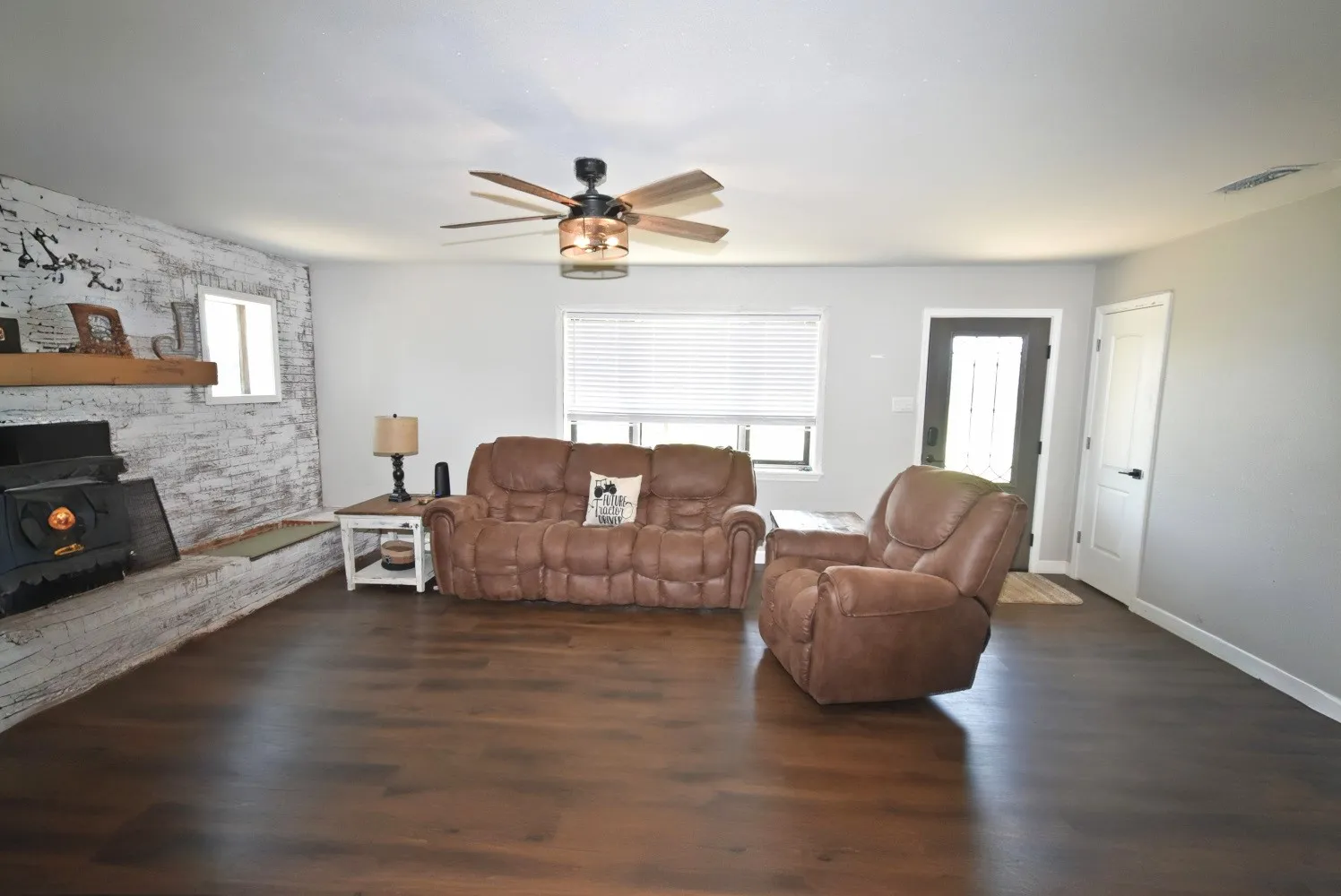 Farm For Sale in Wood County , 258 County Road 3199, Winnsboro, Texas 75494, 3 Bedroom, 2 Bathroom, Garage spaces, 1,705 Sqft, built in 1985, mls#21274048, Real Estate Agent in Winnsboro, Homes For Sale in Wood county, Homes For Sale in Winnsboro, Realtor in Winnsboro Texas, Real Estate Brokerage Independent Realty Texas, Luminita Cordes Realtor