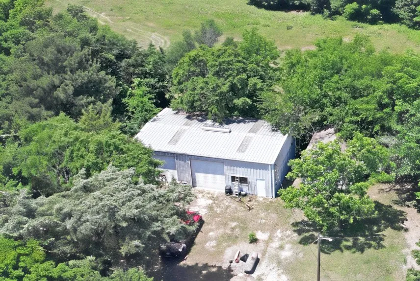 Farm For Sale in Wood County , 258 County Road 3199, Winnsboro, Texas 75494, 3 Bedroom, 2 Bathroom, Garage spaces, 1,705 Sqft, built in 1985, mls#21274048, Real Estate Agent in Winnsboro, Homes For Sale in Wood county, Homes For Sale in Winnsboro, Realtor in Winnsboro Texas, Real Estate Brokerage Independent Realty Texas, Luminita Cordes Realtor