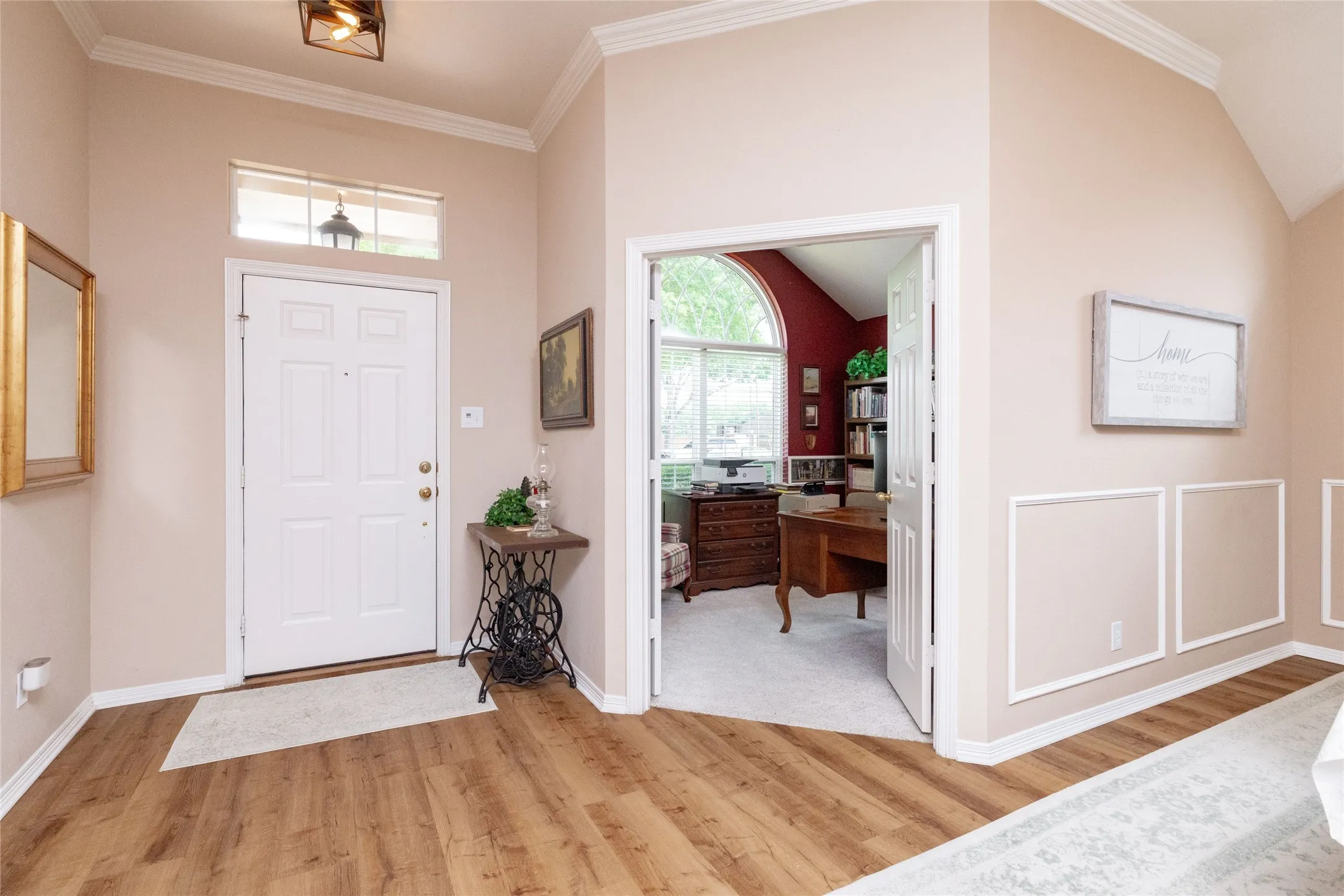 Single Family Residence For Sale in Tarrant County , 305 Chantilly Court, Hurst, Texas 76054, 3 Bedroom, 2 Bathroom, 2 Garage spaces, 1,976 Sqft, built in 1997, mls#21279636, Real Estate Agent in Hurst, Homes For Sale in Tarrant county, Homes For Sale in Hurst, Realtor in Hurst Texas, Real Estate Brokerage Independent Realty Texas, Luminita Cordes Realtor