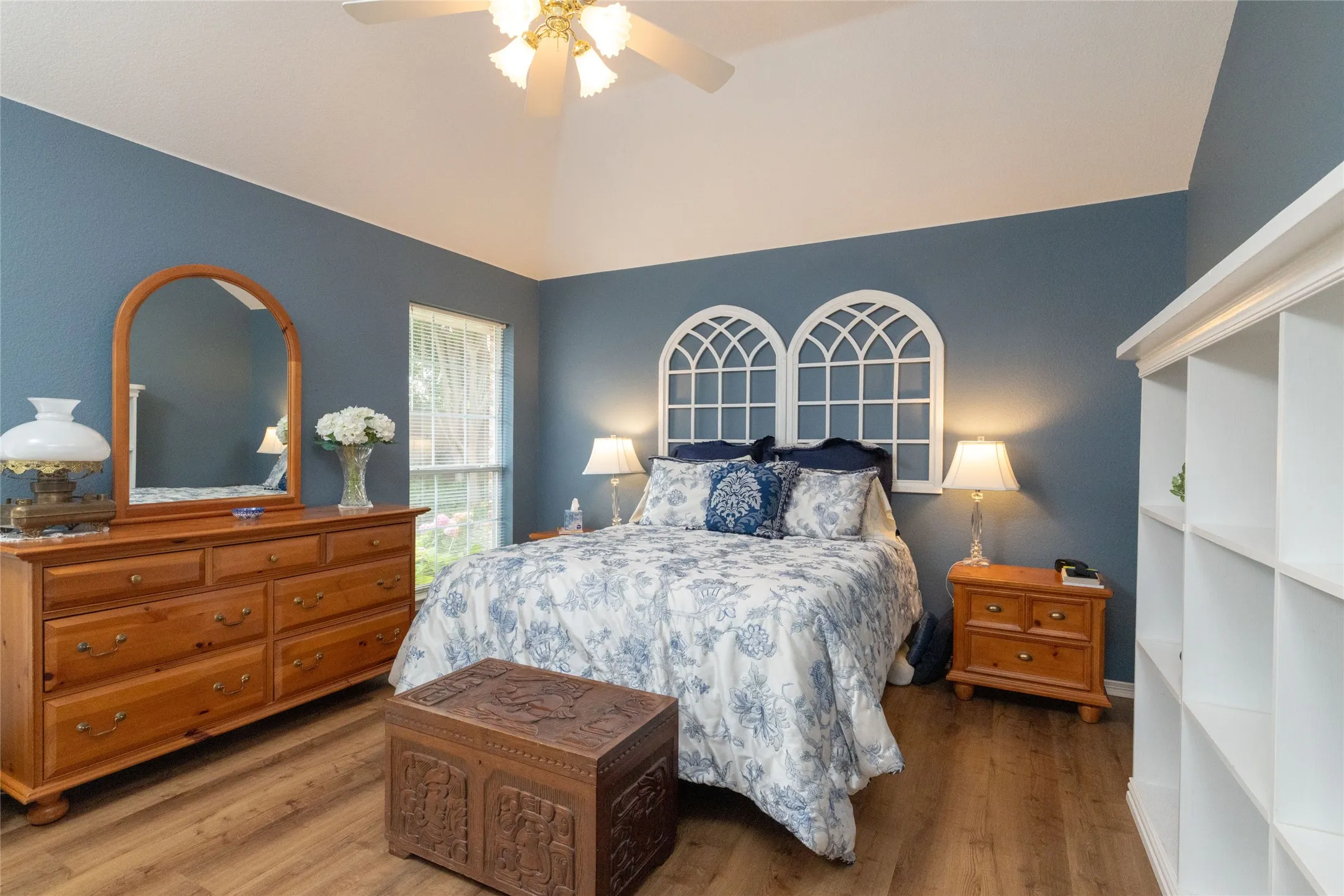 Single Family Residence For Sale in Tarrant County , 305 Chantilly Court, Hurst, Texas 76054, 3 Bedroom, 2 Bathroom, 2 Garage spaces, 1,976 Sqft, built in 1997, mls#21279636, Real Estate Agent in Hurst, Homes For Sale in Tarrant county, Homes For Sale in Hurst, Realtor in Hurst Texas, Real Estate Brokerage Independent Realty Texas, Luminita Cordes Realtor