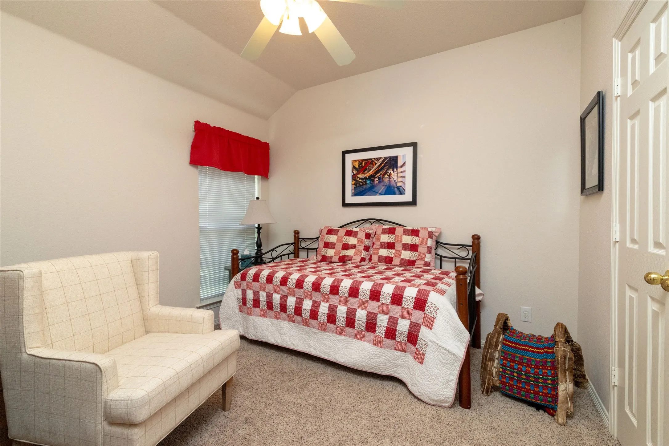 Single Family Residence For Sale in Tarrant County , 305 Chantilly Court, Hurst, Texas 76054, 3 Bedroom, 2 Bathroom, 2 Garage spaces, 1,976 Sqft, built in 1997, mls#21279636, Real Estate Agent in Hurst, Homes For Sale in Tarrant county, Homes For Sale in Hurst, Realtor in Hurst Texas, Real Estate Brokerage Independent Realty Texas, Luminita Cordes Realtor