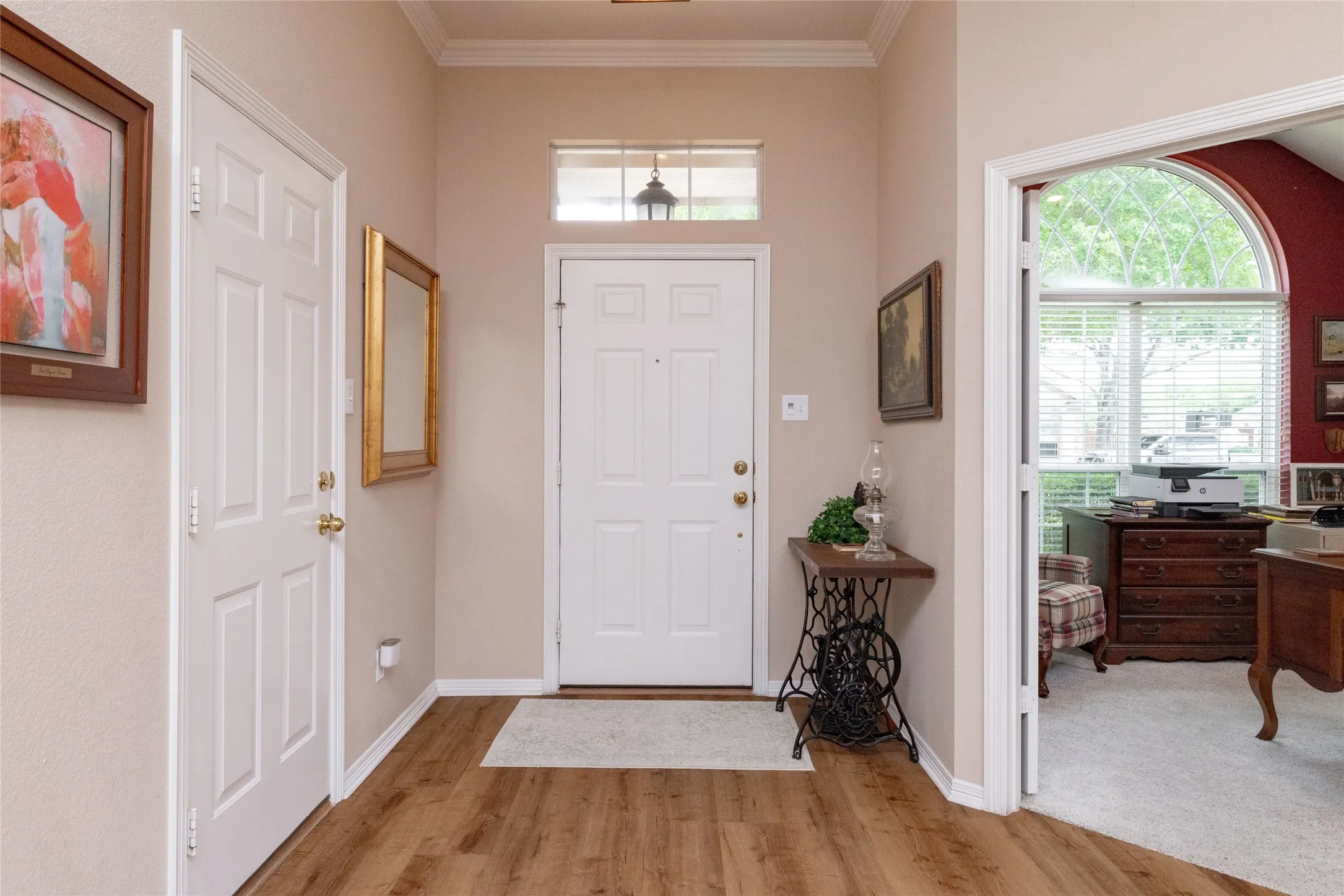 Single Family Residence For Sale in Tarrant County , 305 Chantilly Court, Hurst, Texas 76054, 3 Bedroom, 2 Bathroom, 2 Garage spaces, 1,976 Sqft, built in 1997, mls#21279636, Real Estate Agent in Hurst, Homes For Sale in Tarrant county, Homes For Sale in Hurst, Realtor in Hurst Texas, Real Estate Brokerage Independent Realty Texas, Luminita Cordes Realtor