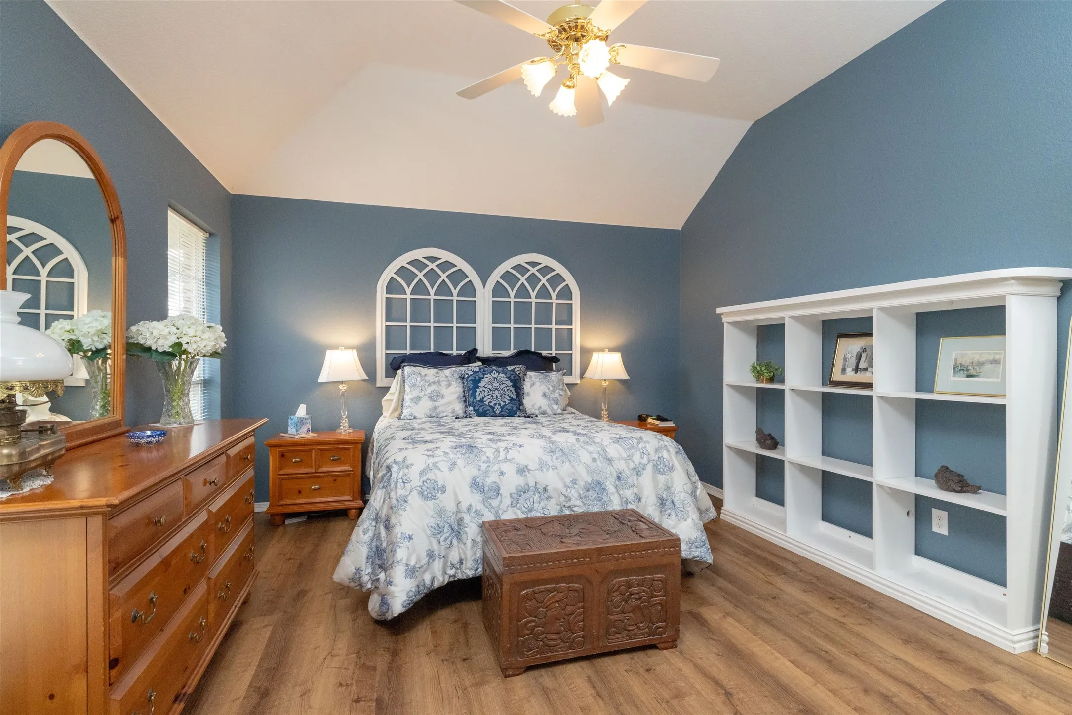 Single Family Residence For Sale in Tarrant County , 305 Chantilly Court, Hurst, Texas 76054, 3 Bedroom, 2 Bathroom, 2 Garage spaces, 1,976 Sqft, built in 1997, mls#21279636, Real Estate Agent in Hurst, Homes For Sale in Tarrant county, Homes For Sale in Hurst, Realtor in Hurst Texas, Real Estate Brokerage Independent Realty Texas, Luminita Cordes Realtor