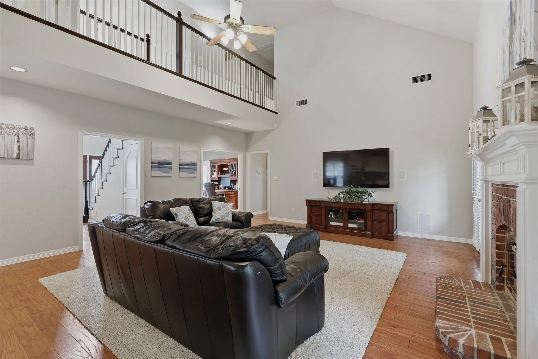 Single Family Residence For Sale in Parker County , 3622 Cliff View Loop, Weatherford, Texas 76087, 4 Bedroom, 3 Bathroom, 3 Garage spaces, 3,050 Sqft, built in 1997, Price $665,000, mls#21267328, Real Estate Agent in Weatherford, Homes For Sale in Parker county, Homes For Sale in Weatherford, Realtor in Weatherford Texas, Real Estate Brokerage Independent Realty Texas, Luminita Cordes Realtor