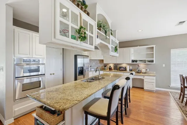 Single Family Residence For Sale in Parker County , 3622 Cliff View Loop, Weatherford, Texas 76087, 4 Bedroom, 3 Bathroom, 3 Garage spaces, 3,050 Sqft, built in 1997, Price $665,000, mls#21267328, Real Estate Agent in Weatherford, Homes For Sale in Parker county, Homes For Sale in Weatherford, Realtor in Weatherford Texas, Real Estate Brokerage Independent Realty Texas, Luminita Cordes Realtor