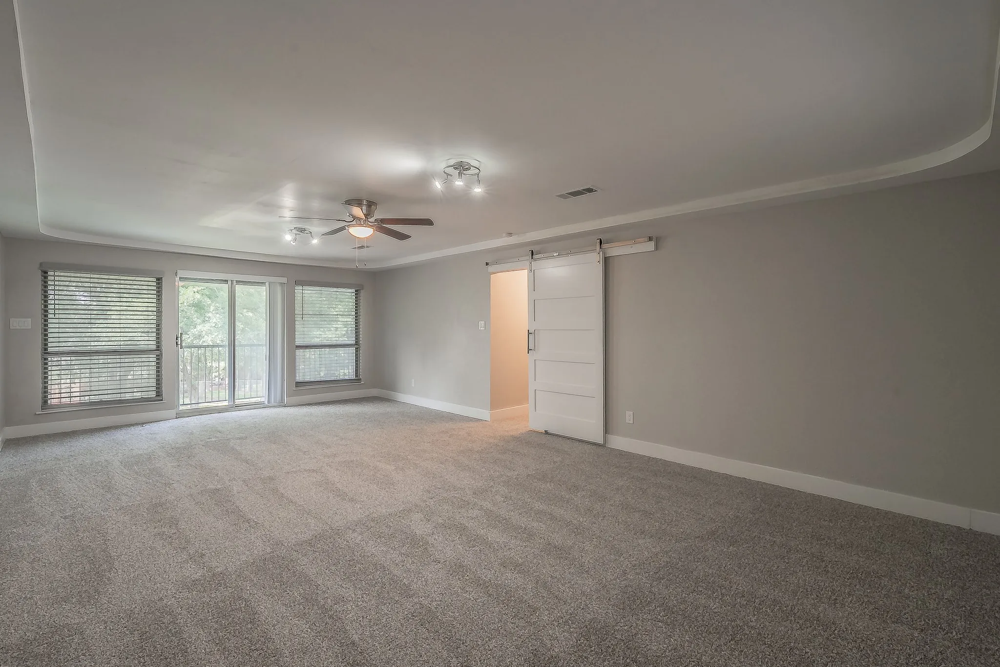 Single Family Residence For Sale in Tarrant County , 1724 Prestonwood Drive, Arlington, Texas 76012, 3 Bedroom, 3 Bathroom, 3 Garage spaces, 3,309 Sqft, built in 1900, mls#21279902, Real Estate Agent in Arlington, Homes For Sale in Tarrant county, Homes For Sale in Arlington, Realtor in Arlington Texas, Real Estate Brokerage Independent Realty Texas, Luminita Cordes Realtor