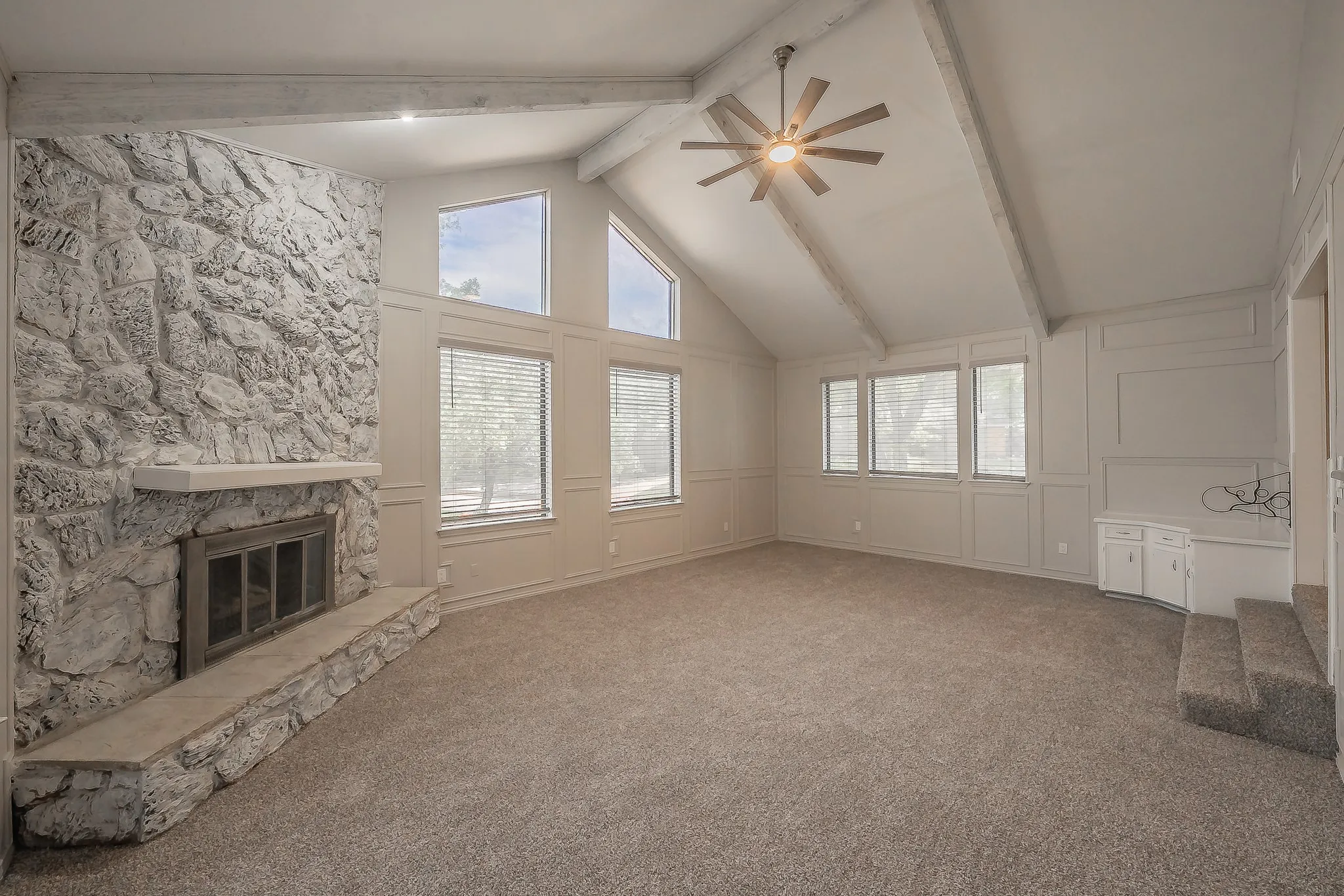 Single Family Residence For Sale in Tarrant County , 1724 Prestonwood Drive, Arlington, Texas 76012, 3 Bedroom, 3 Bathroom, 3 Garage spaces, 3,309 Sqft, built in 1900, mls#21279902, Real Estate Agent in Arlington, Homes For Sale in Tarrant county, Homes For Sale in Arlington, Realtor in Arlington Texas, Real Estate Brokerage Independent Realty Texas, Luminita Cordes Realtor
